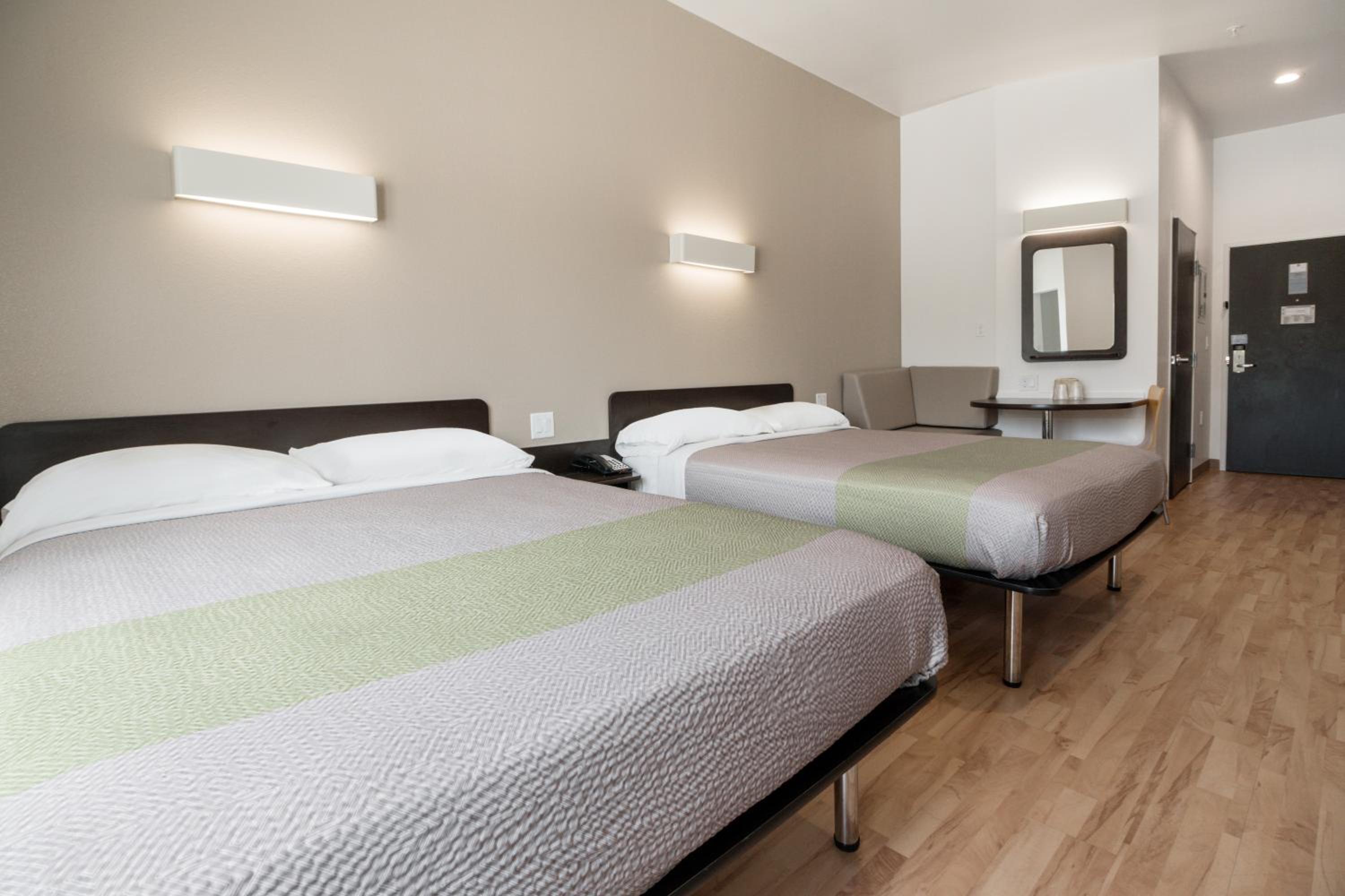 Queen Room with Two Queen Beds - Disability Access - Photo 5