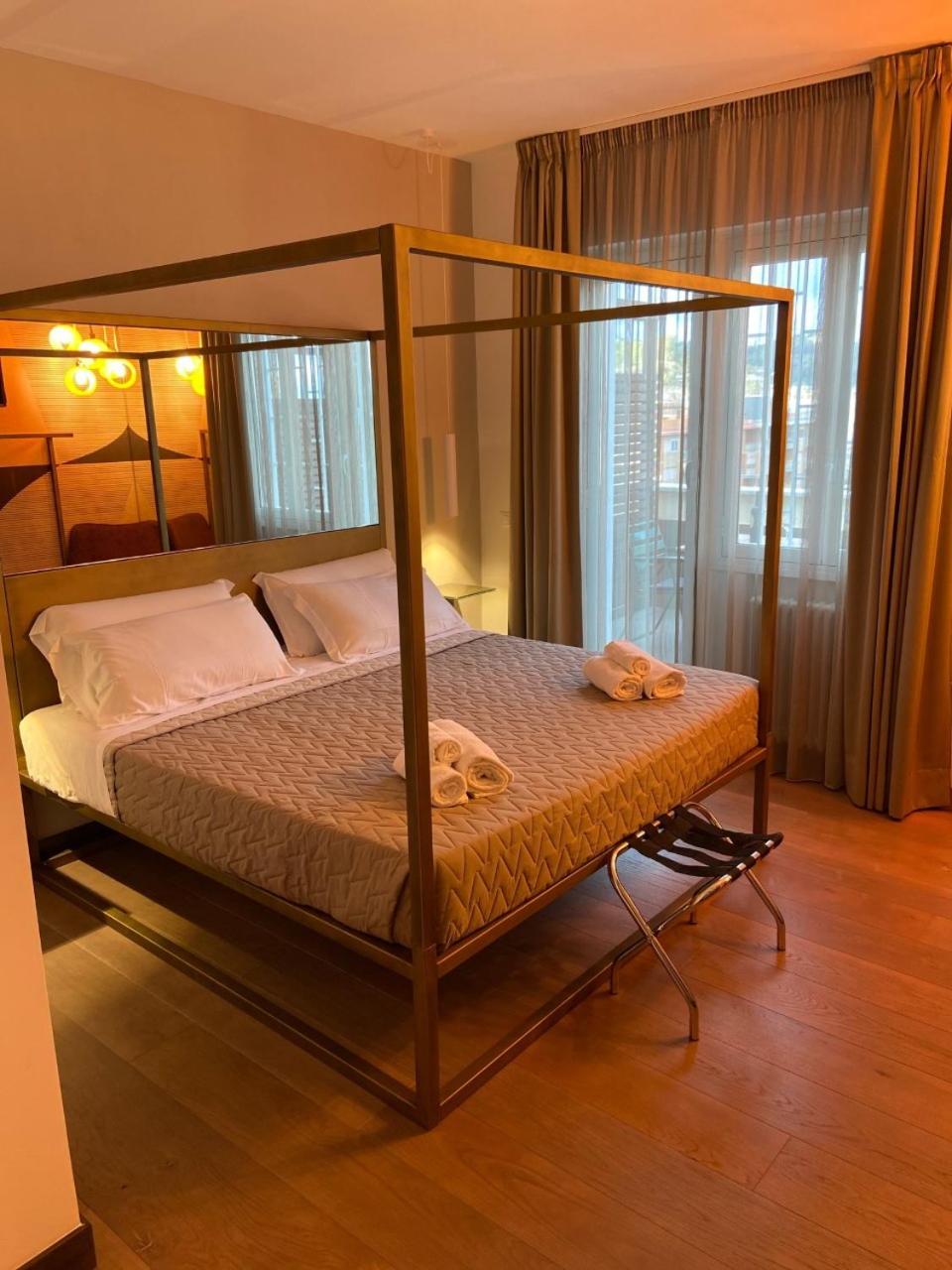 Queen Room with Balcony photo 3