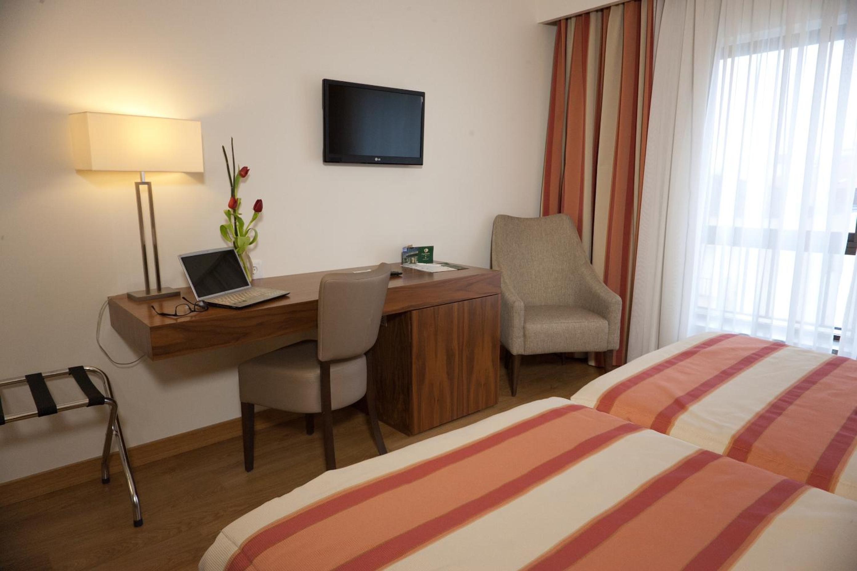 Superior Double or Twin Room - Photo 8