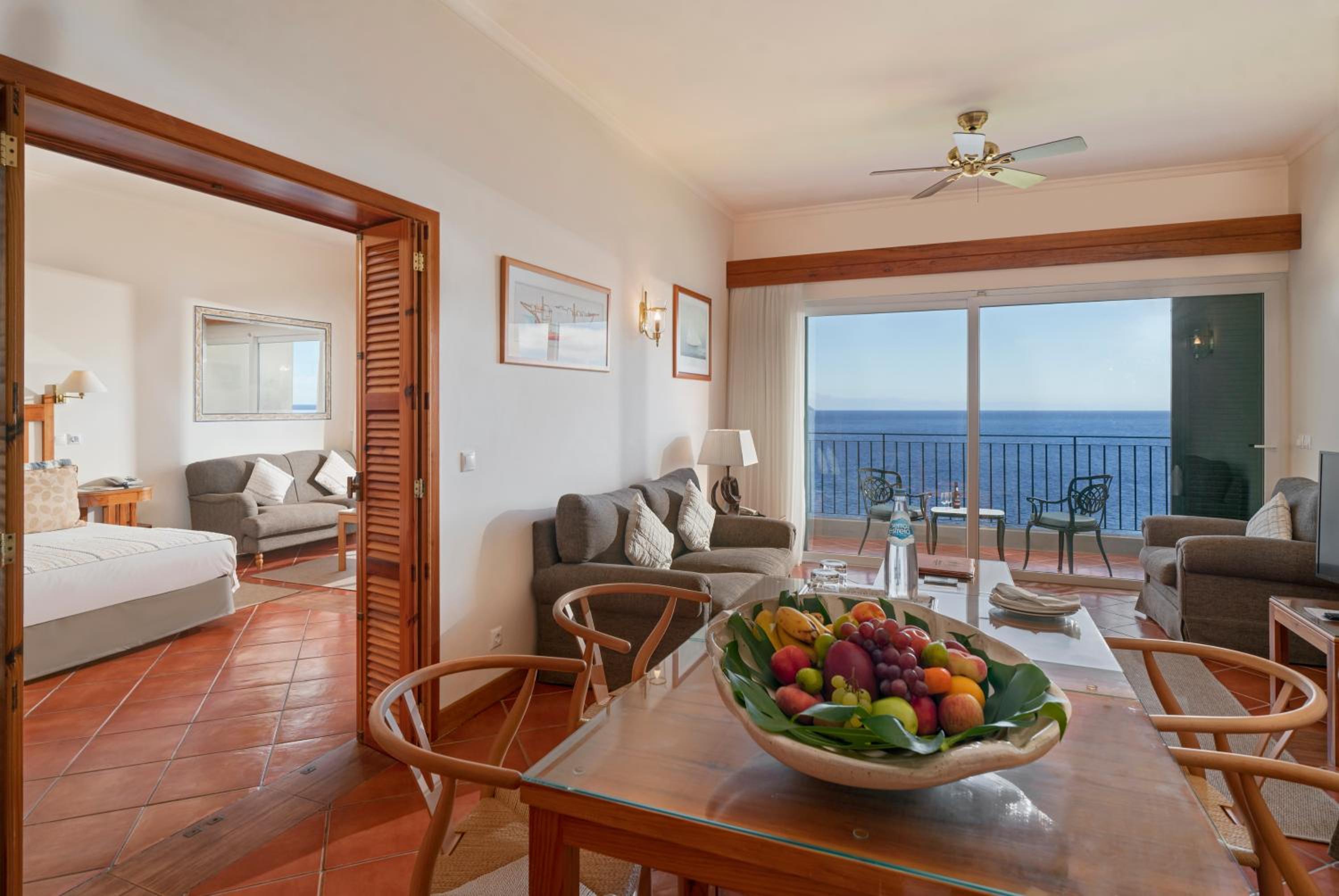 Superior Suite with Sea View and Balcony - Photo 1