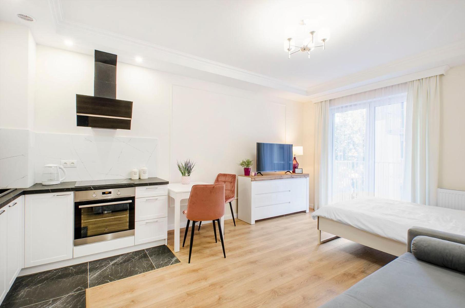 Apartment with Balcony - Photo 6