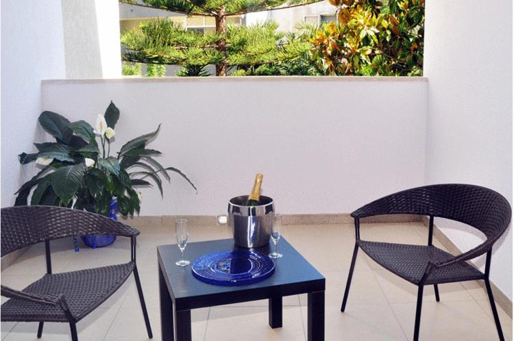 Double Room with Balcony - Photo 4
