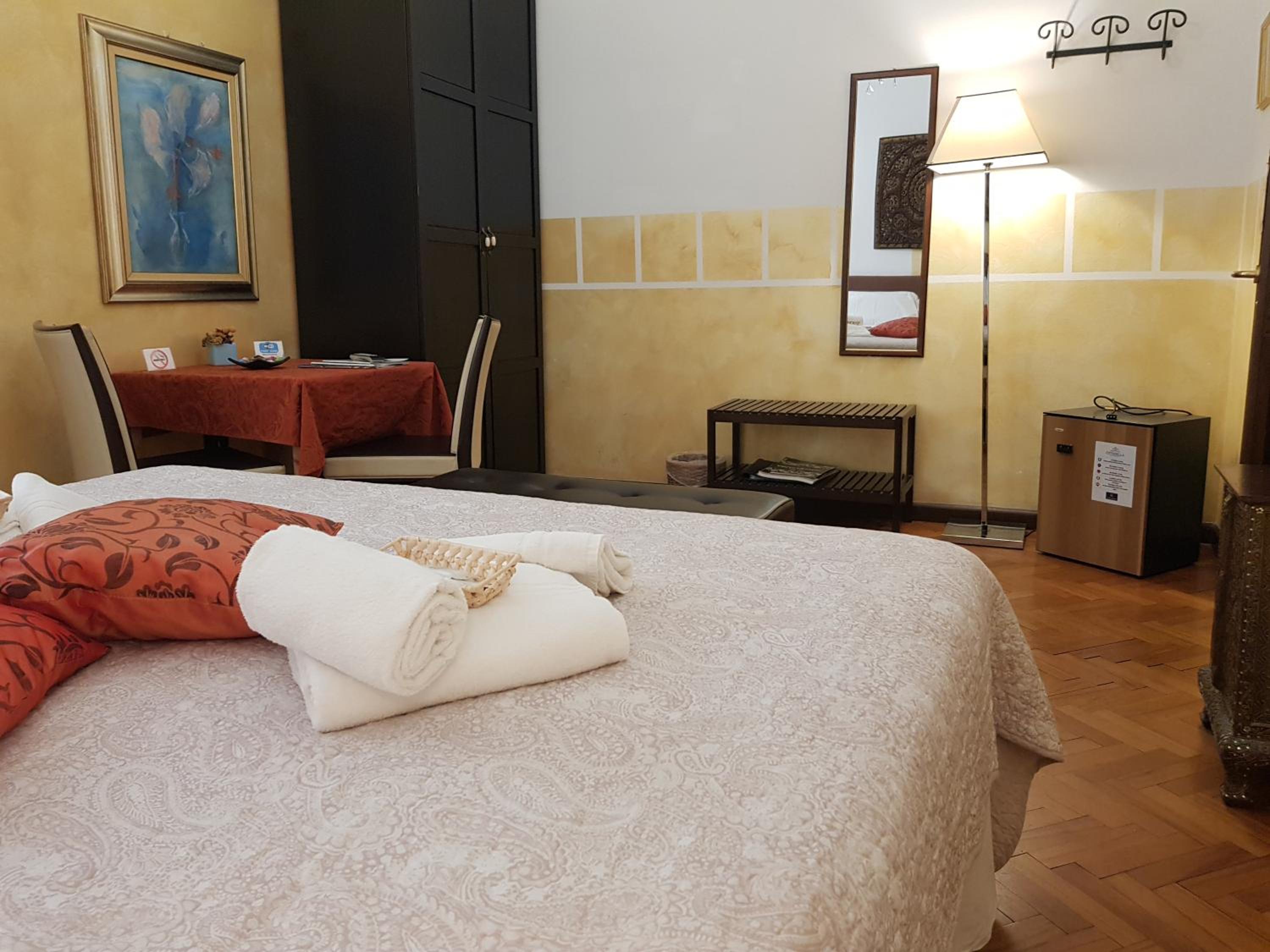 Double or Twin Room with Shared Bathroom photo 2