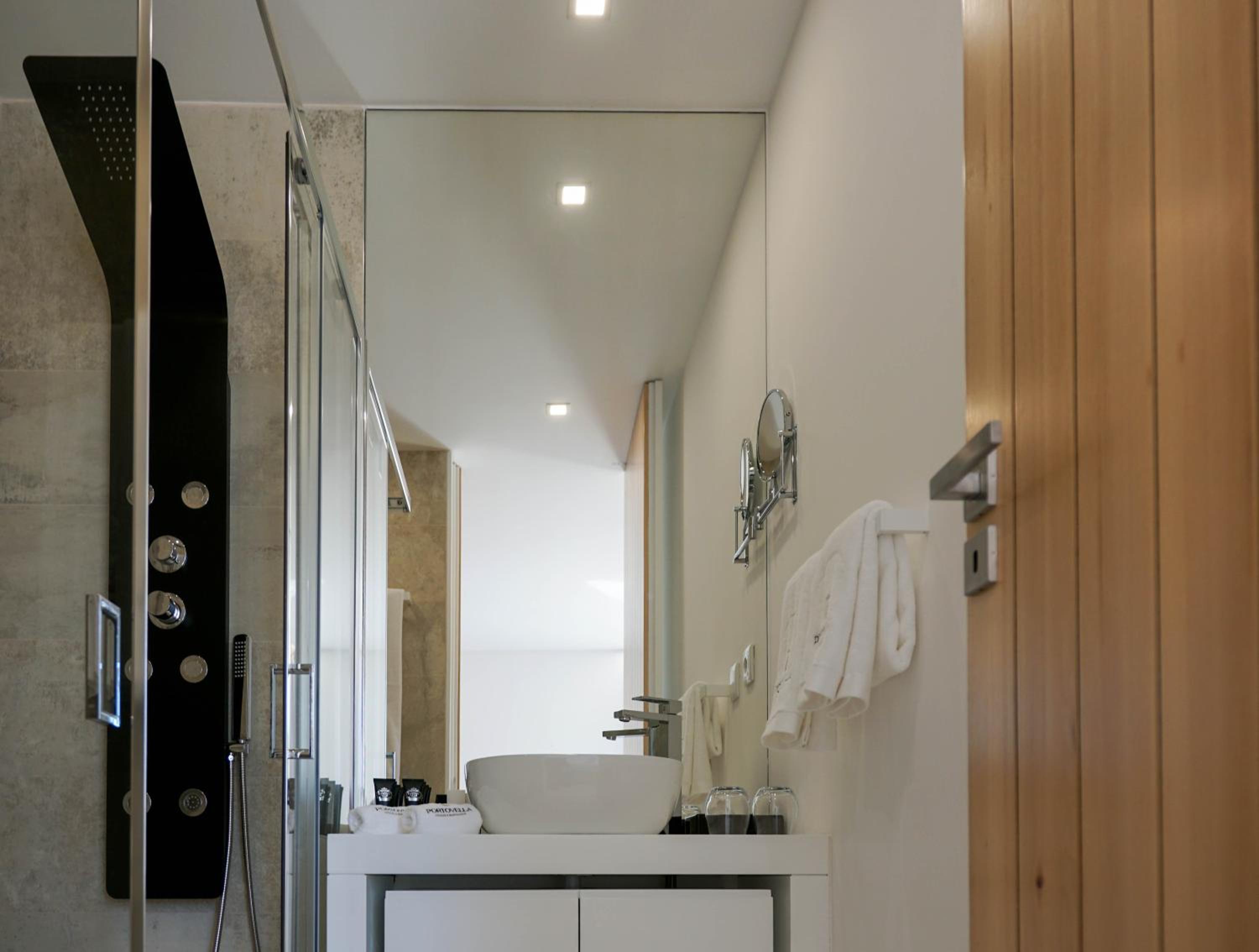 Suite with Spa Bath - Photo 10