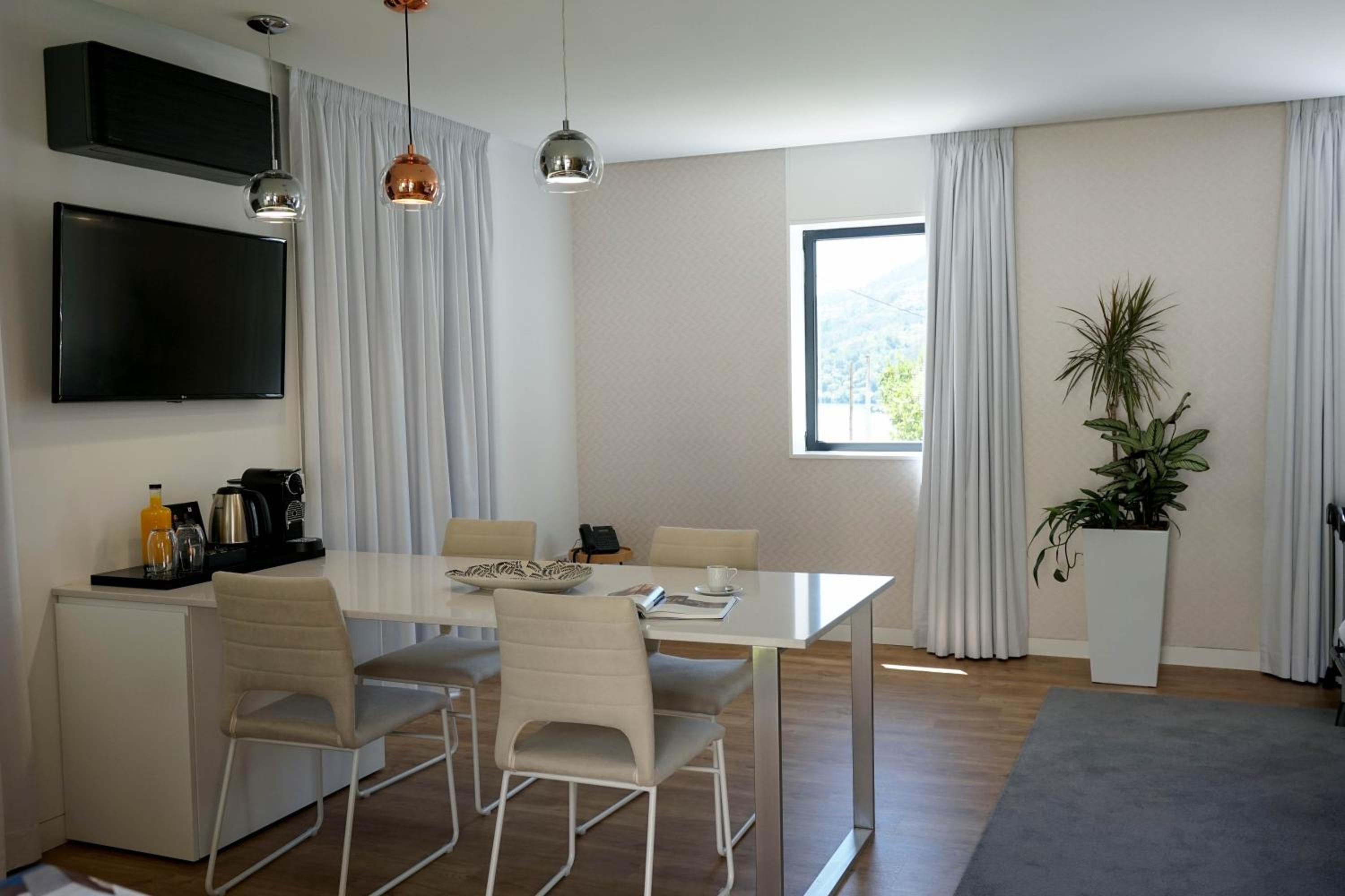 Standard Family Room - Photo 7