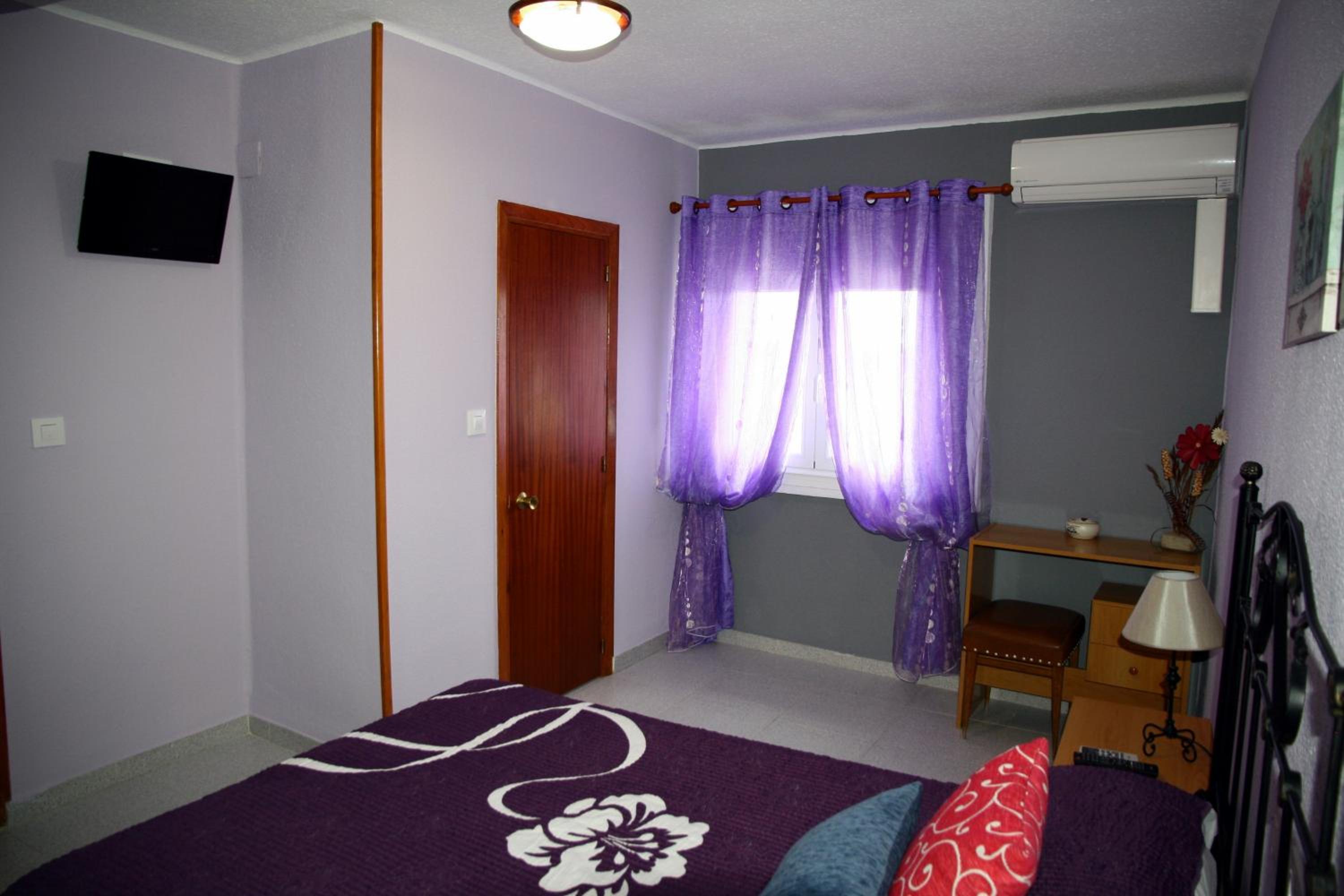 Twin Room - Photo 2