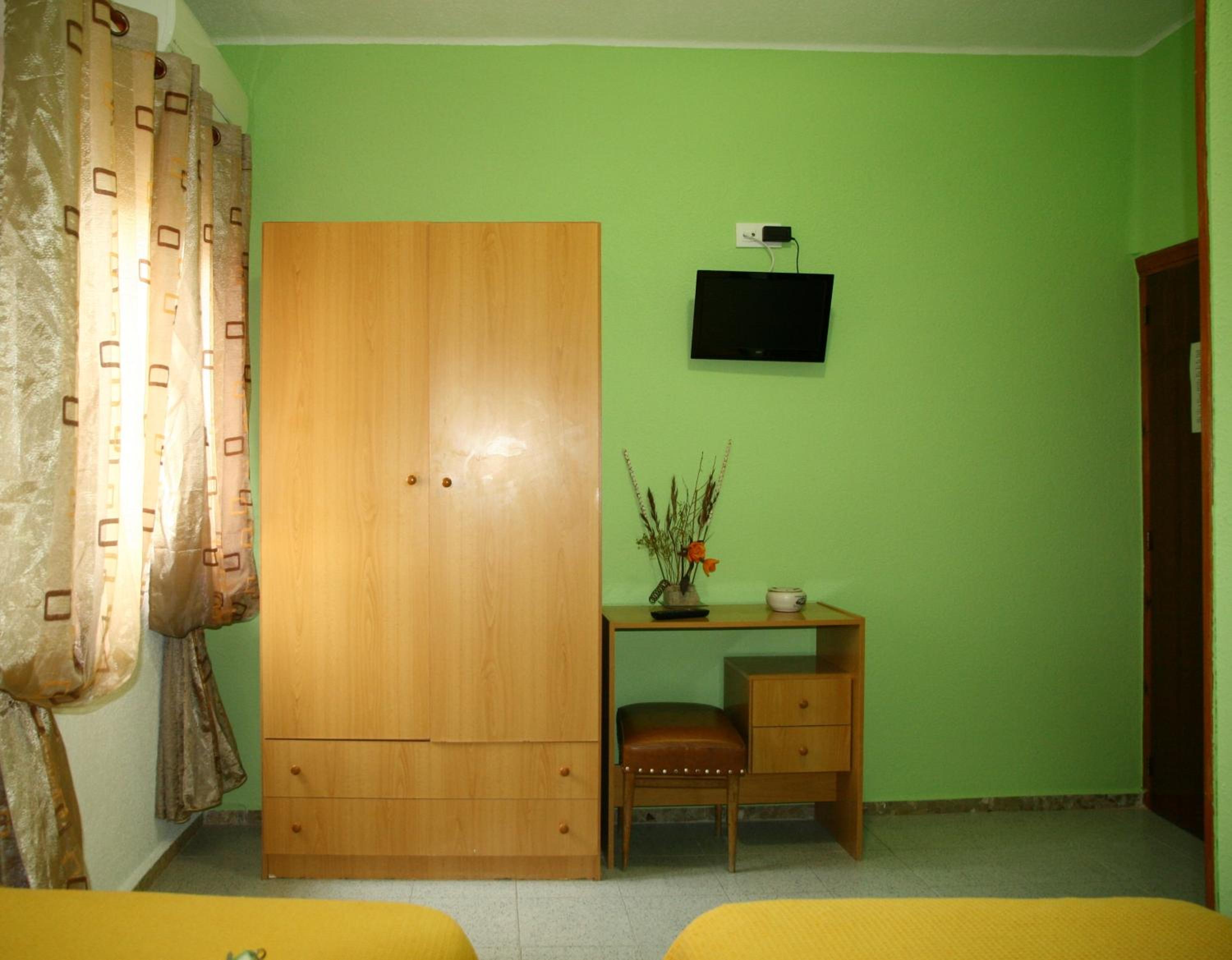 Twin Room - Photo 1