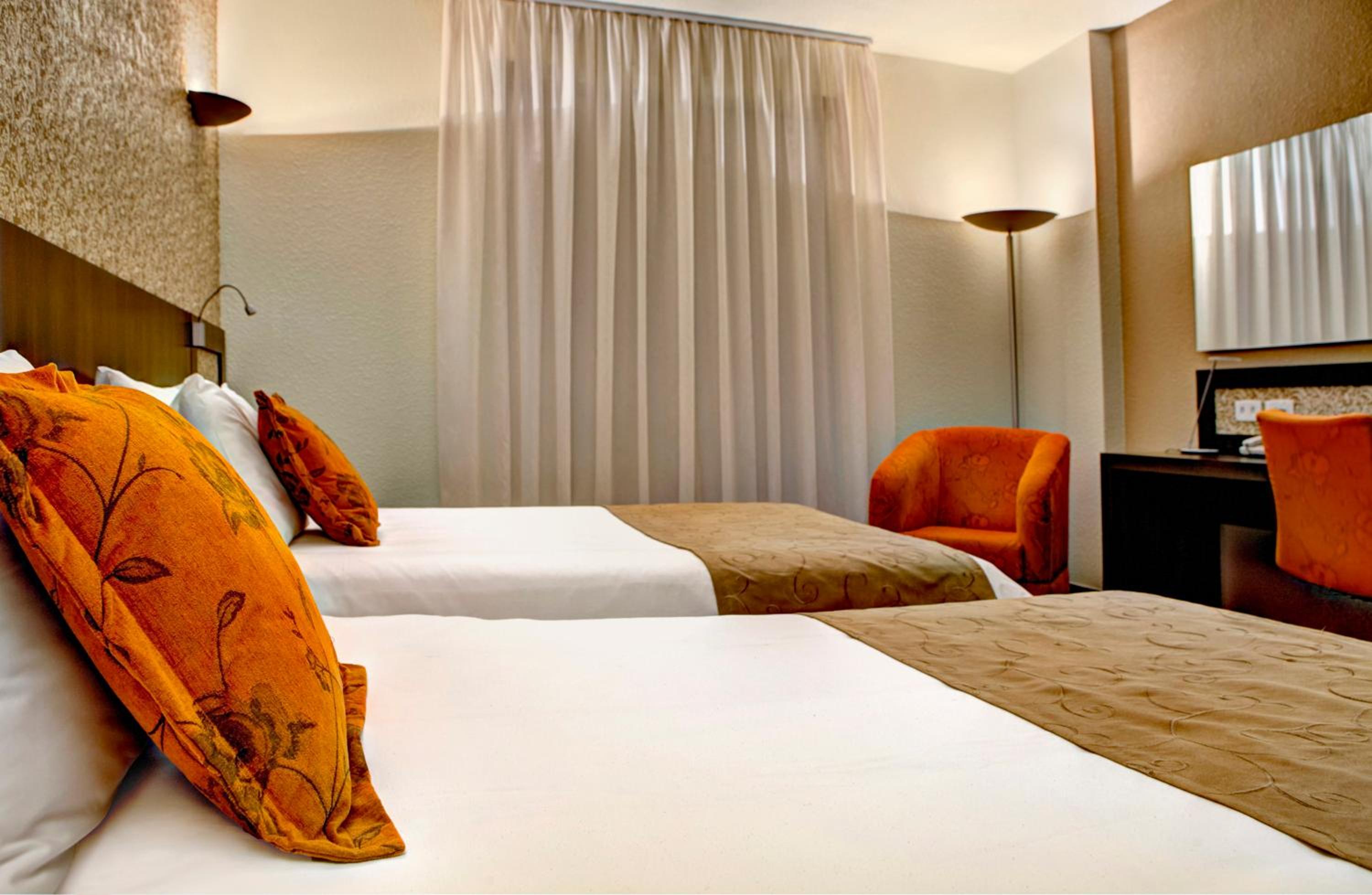 Deluxe Twin Room - Photo 1