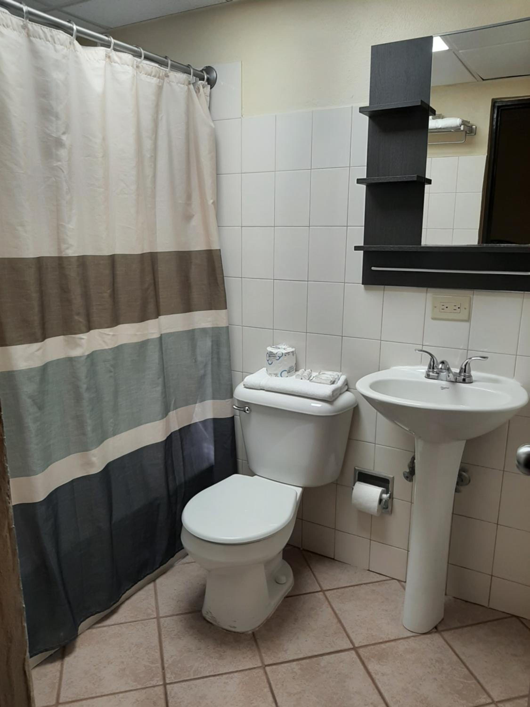 Standard Double Room with Two Double Beds - Photo 6