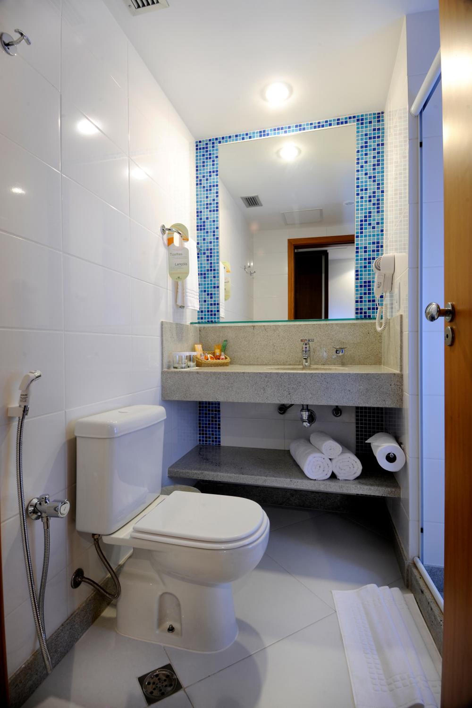 Superior Twin Room thumbnail 5
