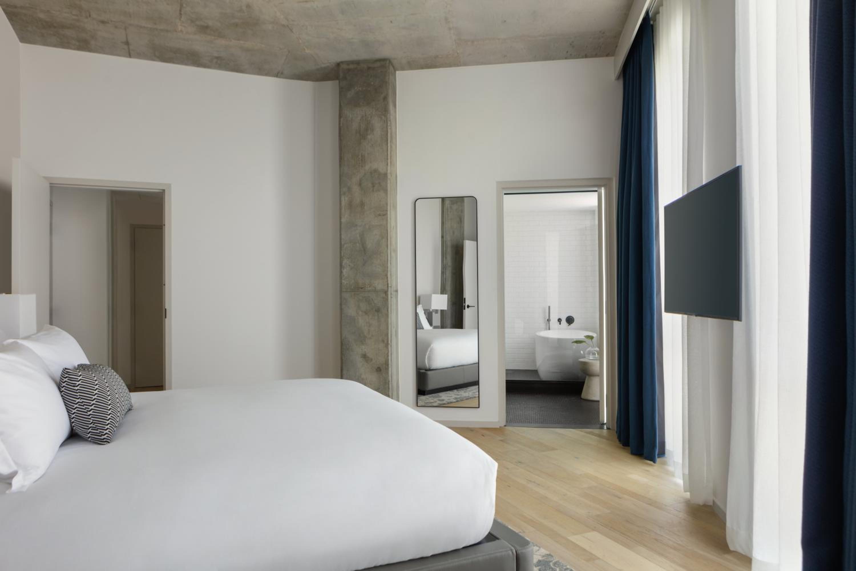 Epic Suite - Photo 4