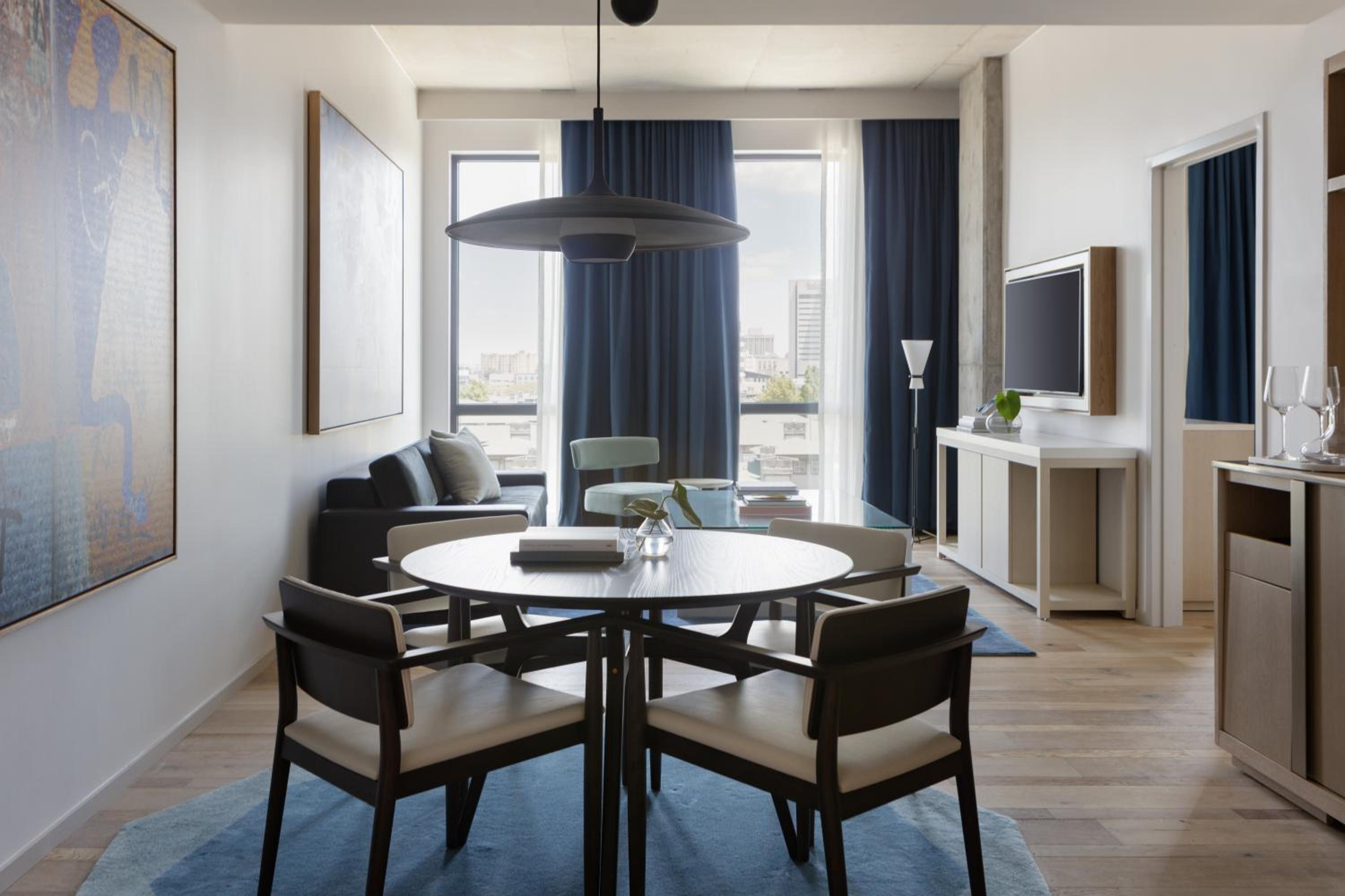 One-Bedroom Suite with Dining Area - Photo 1