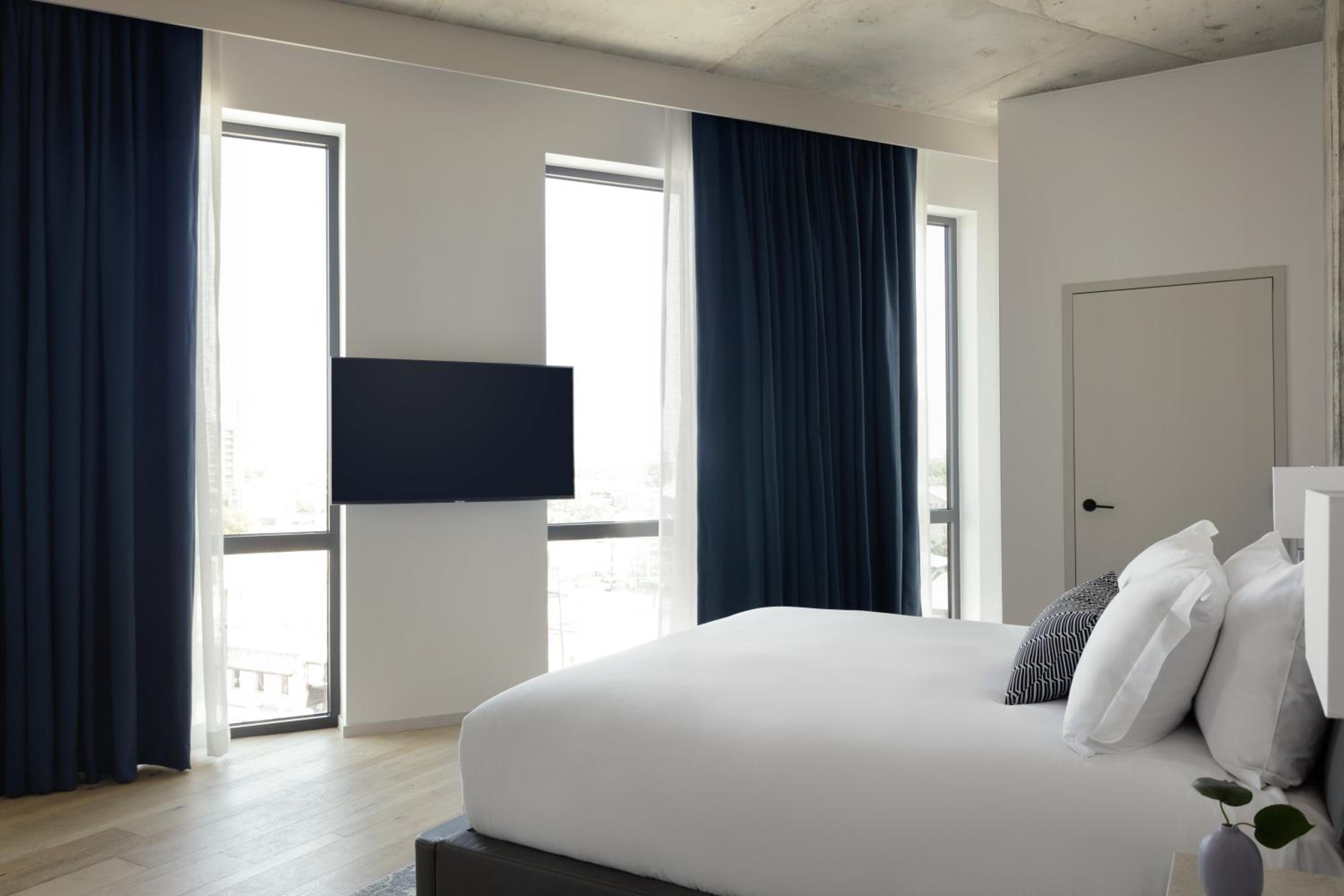 Epic Suite - Photo 3