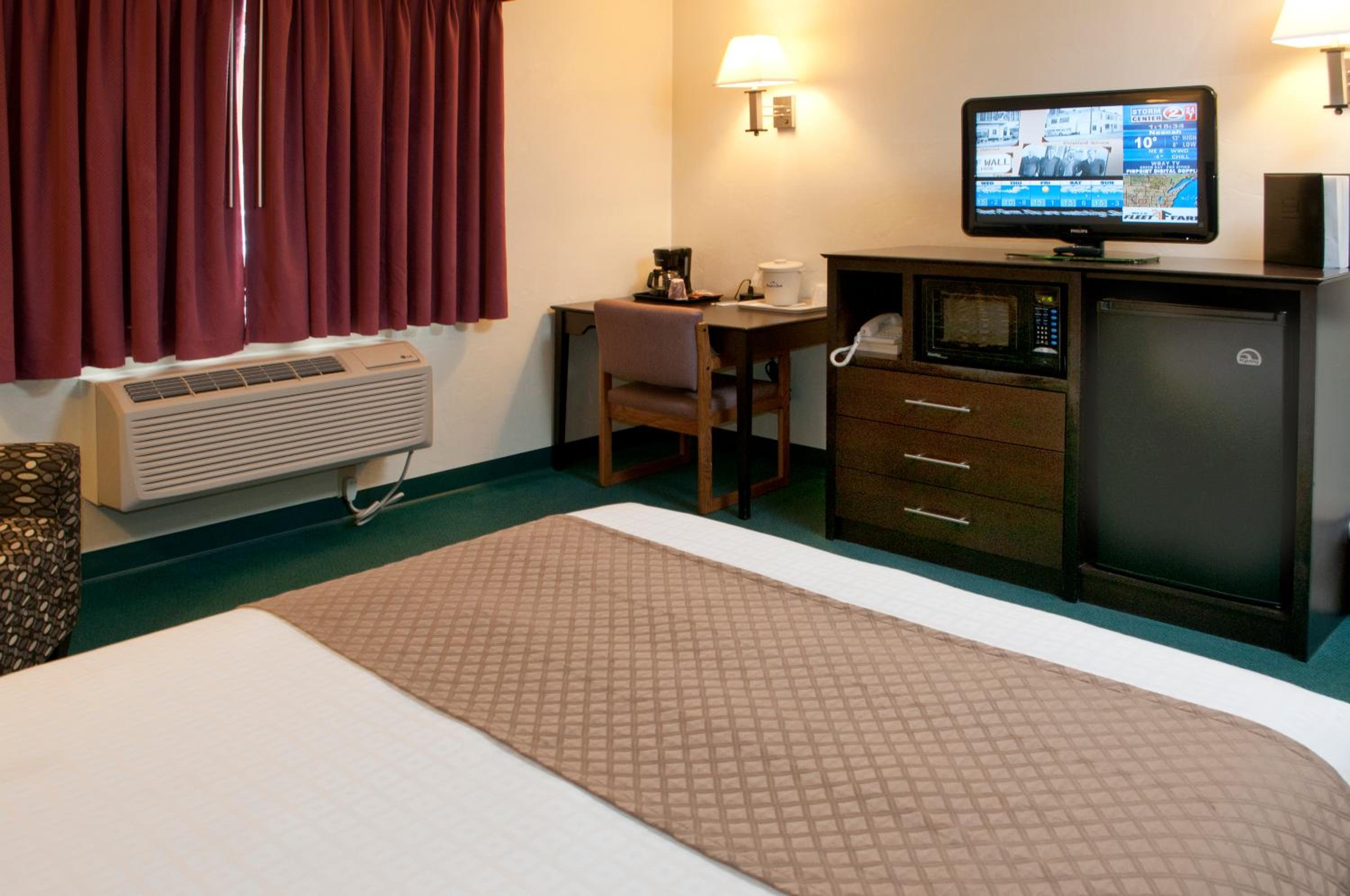 Queen Room with Two Queen Beds - Non-Smoking - Photo 2