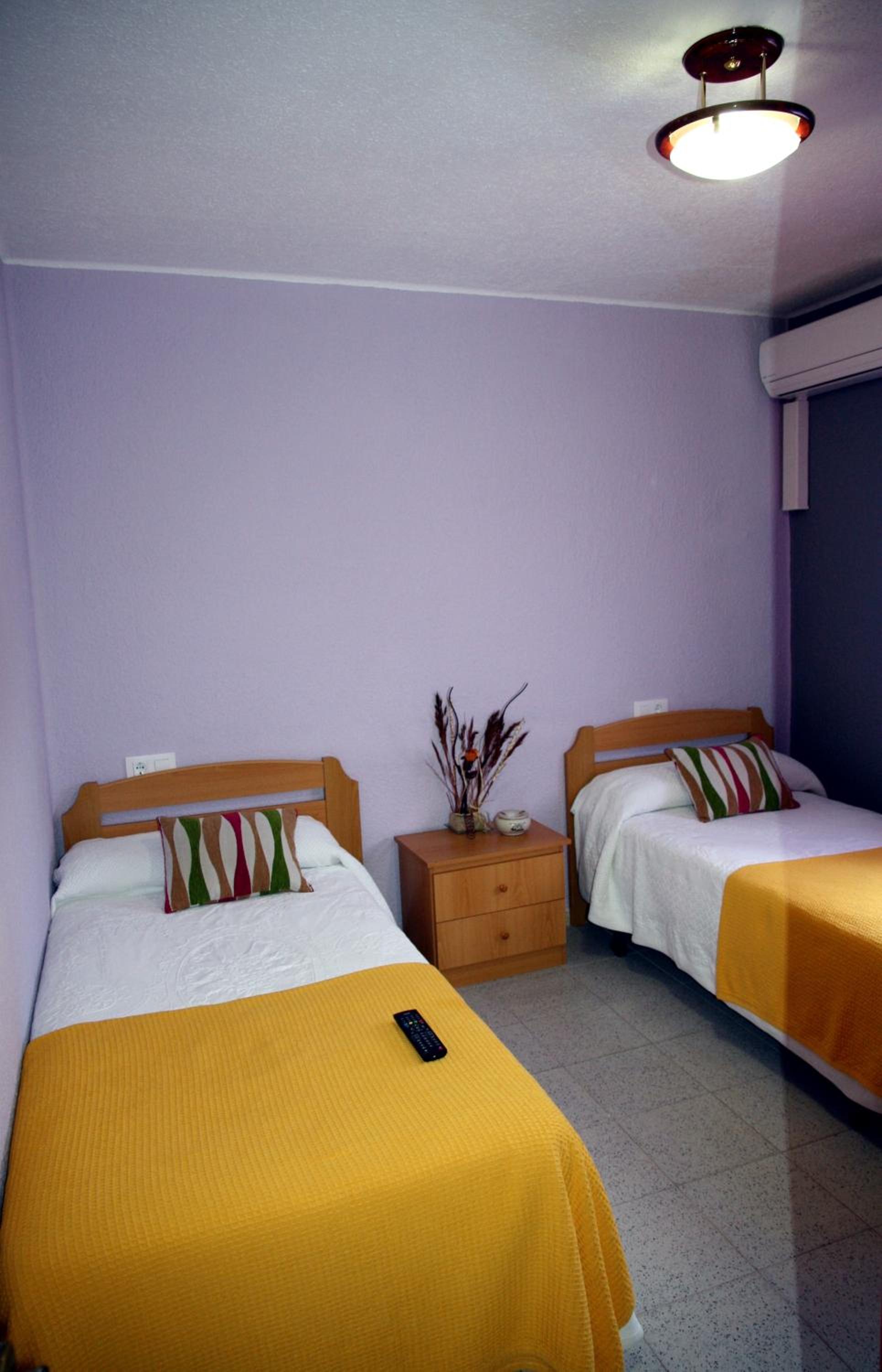 Twin Room - Photo 13