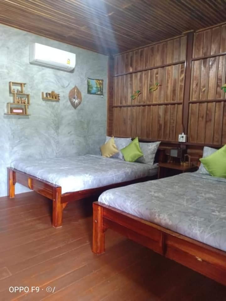 Standard Queen Room with Two Queen Beds photo 1