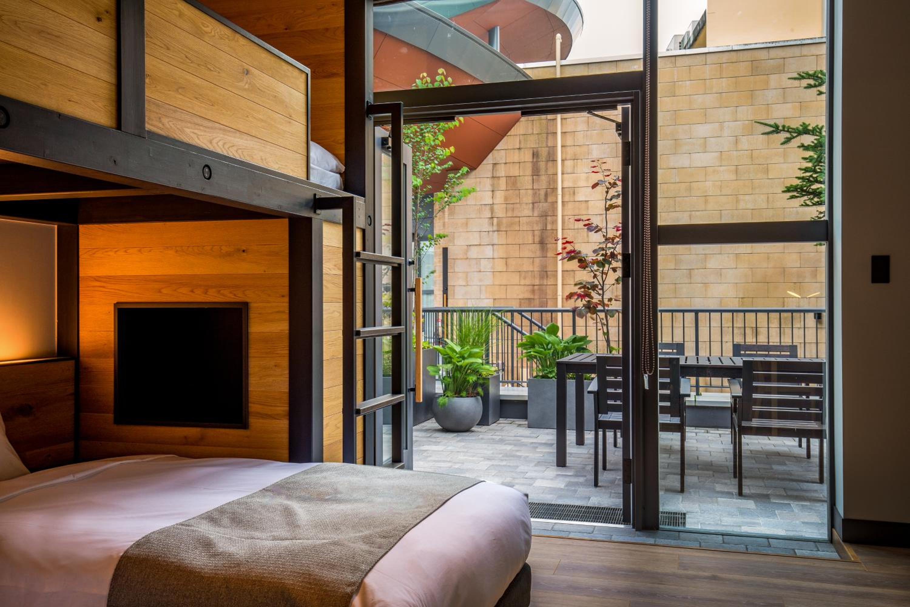 Family Room with Terrace - Photo 17