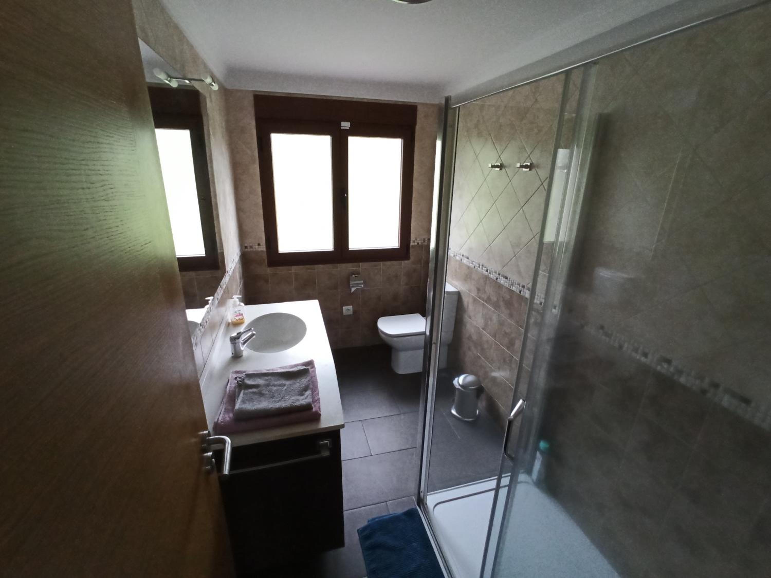 Five-Bedroom House photo 2