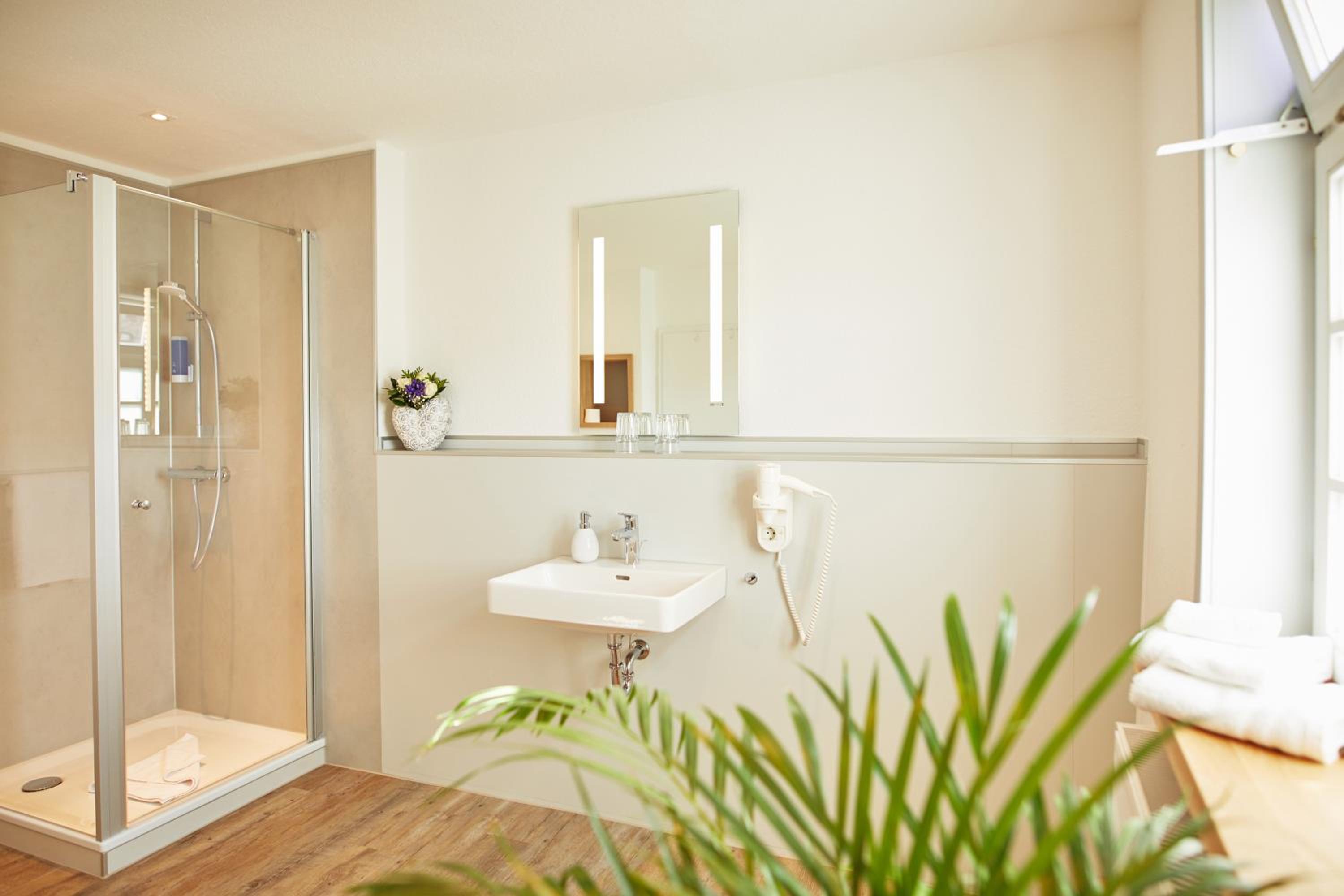 Standard Double Room - Photo 13