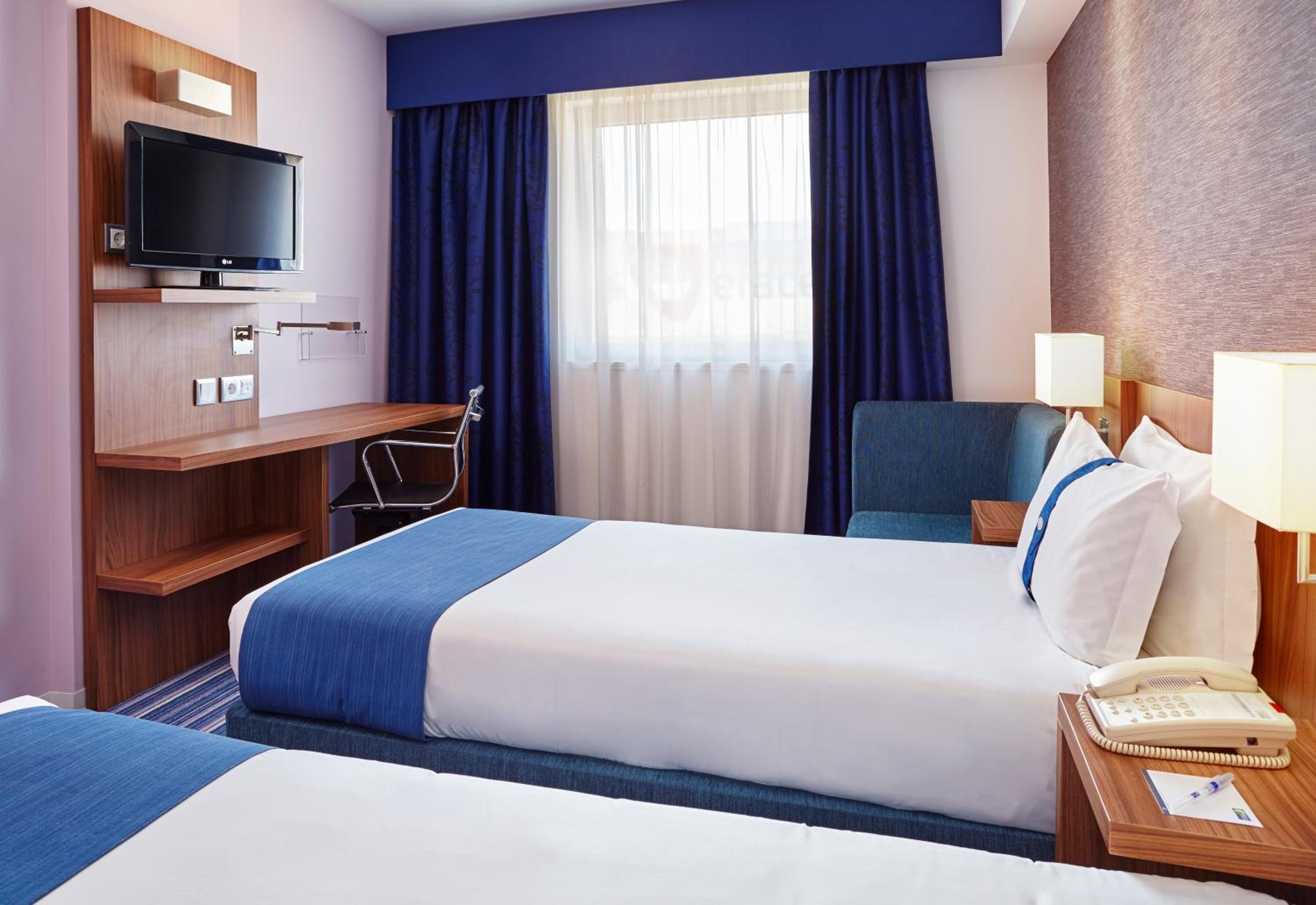 Standard Twin Room with Free Breakfast - Photo 2