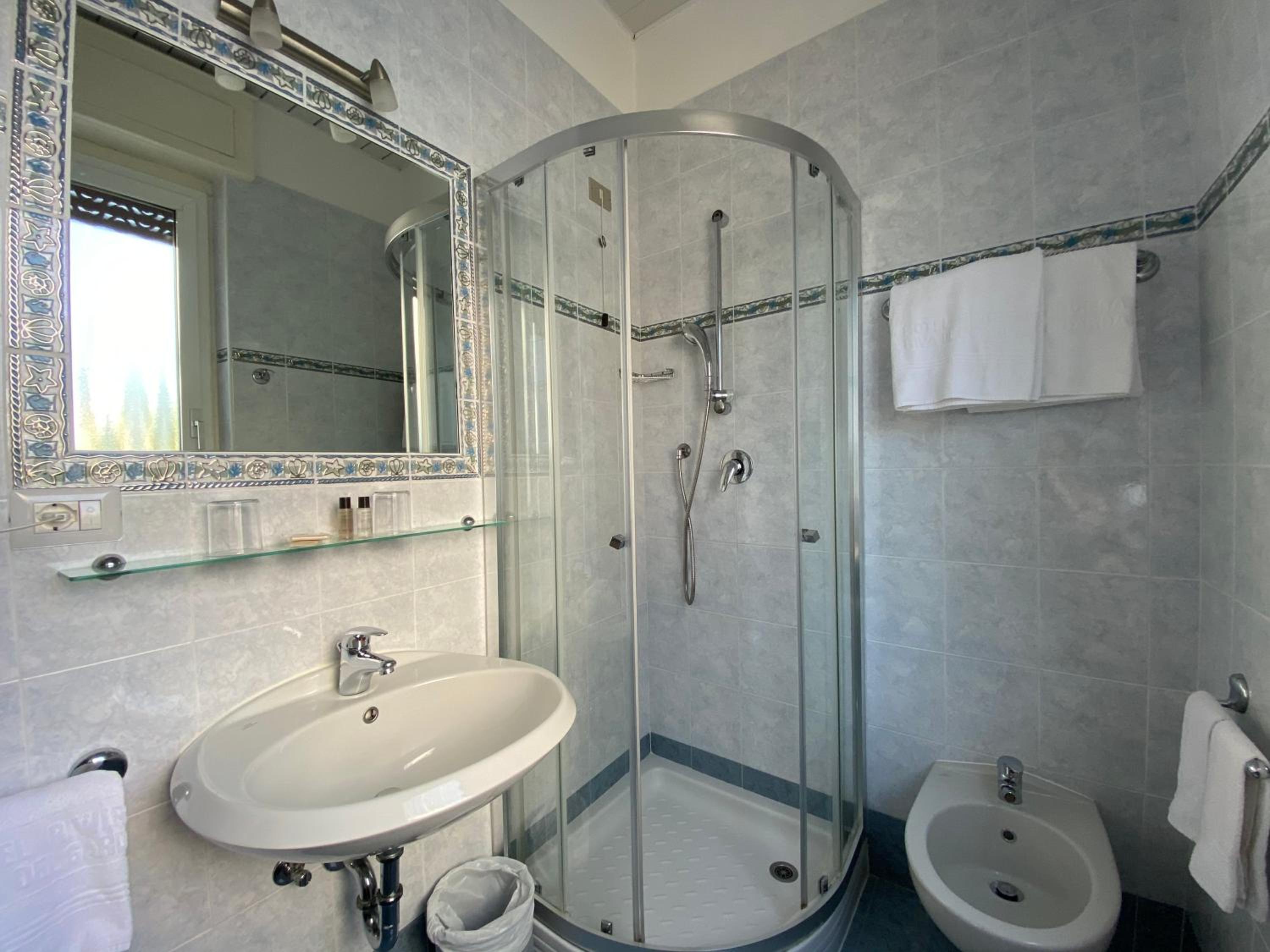 Double or Twin Room - Photo 3