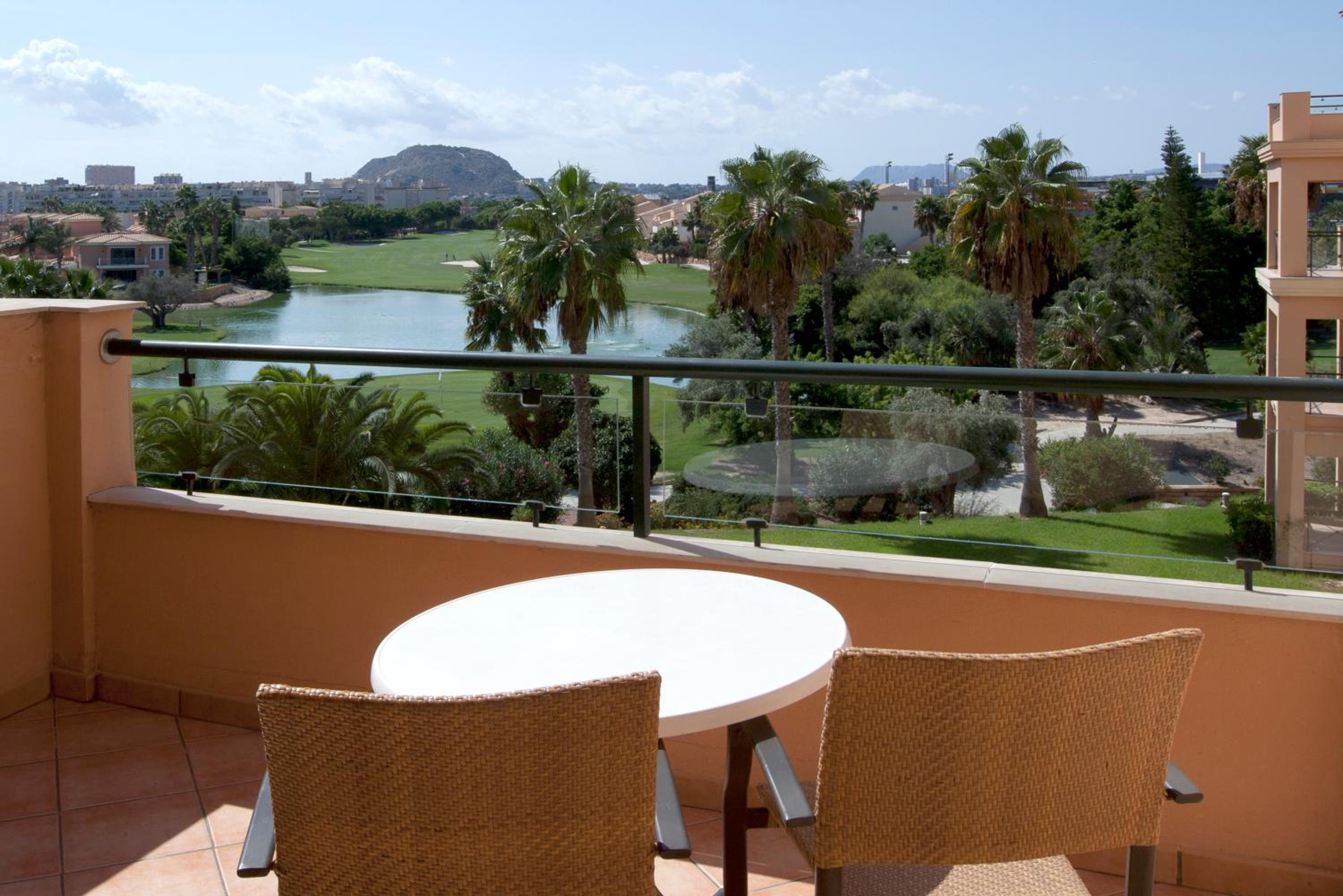 Habitación Doble o Twin Estándar con Vista al Lago (2 adultos + 1 niño) Habitación Doble o Twin Estándar con Vista al Lago (2 adultos + 1 niño)