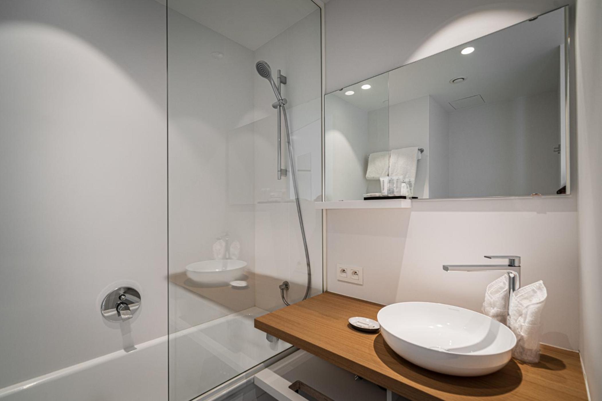 Standard Room with Bath - Photo 39