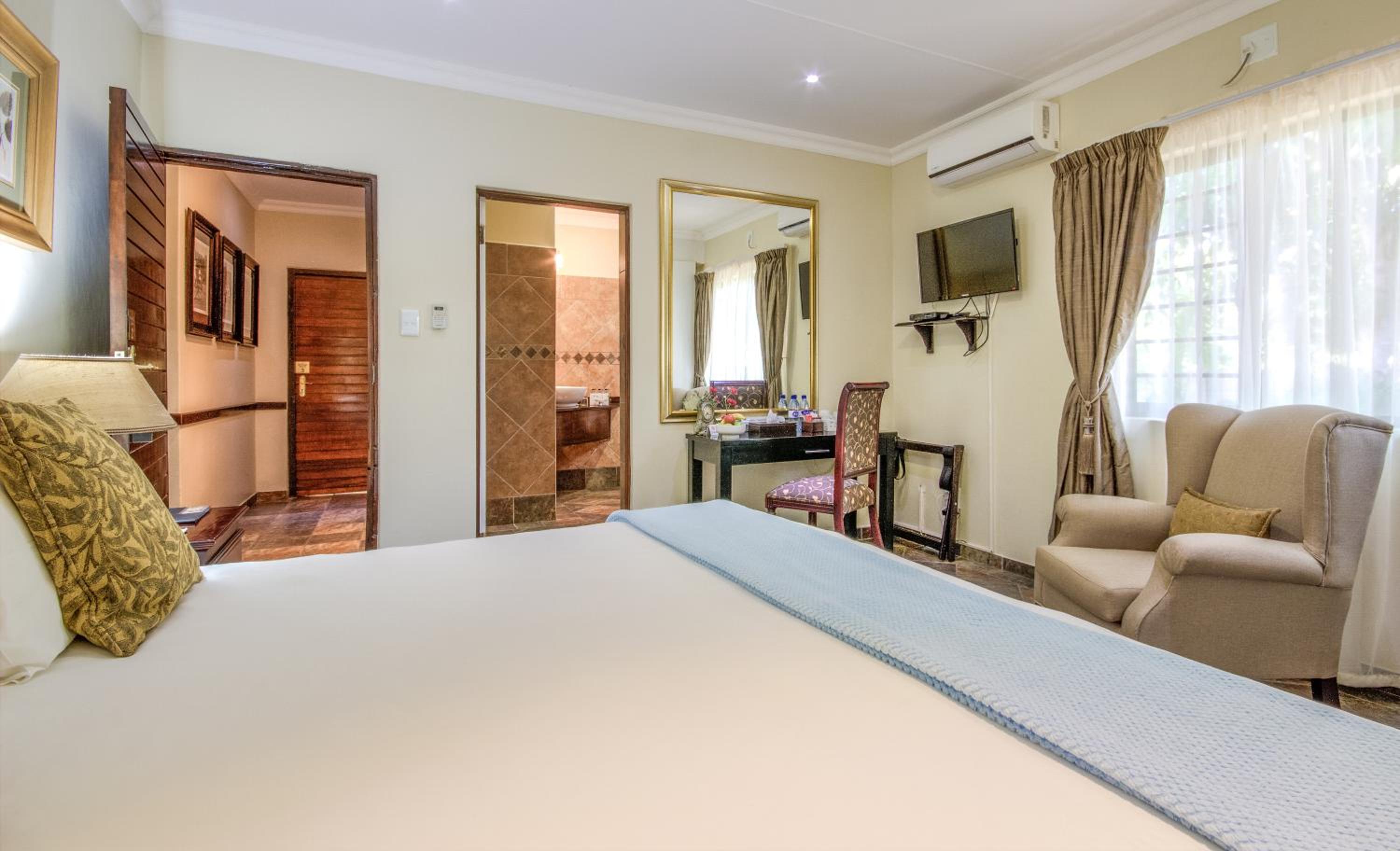 Standard Double or Twin Room photo 1