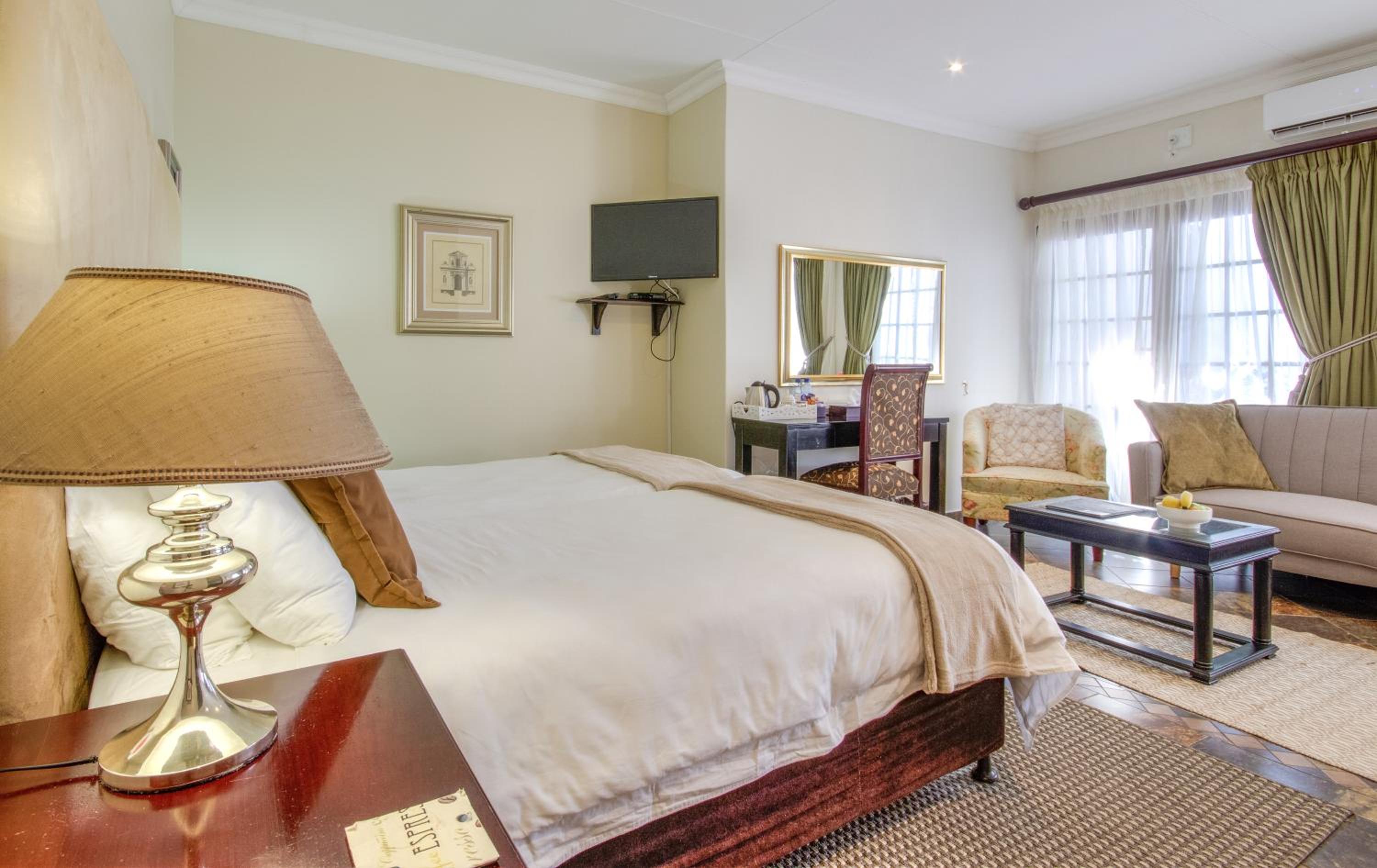 Deluxe Double Room with Patio photo 1