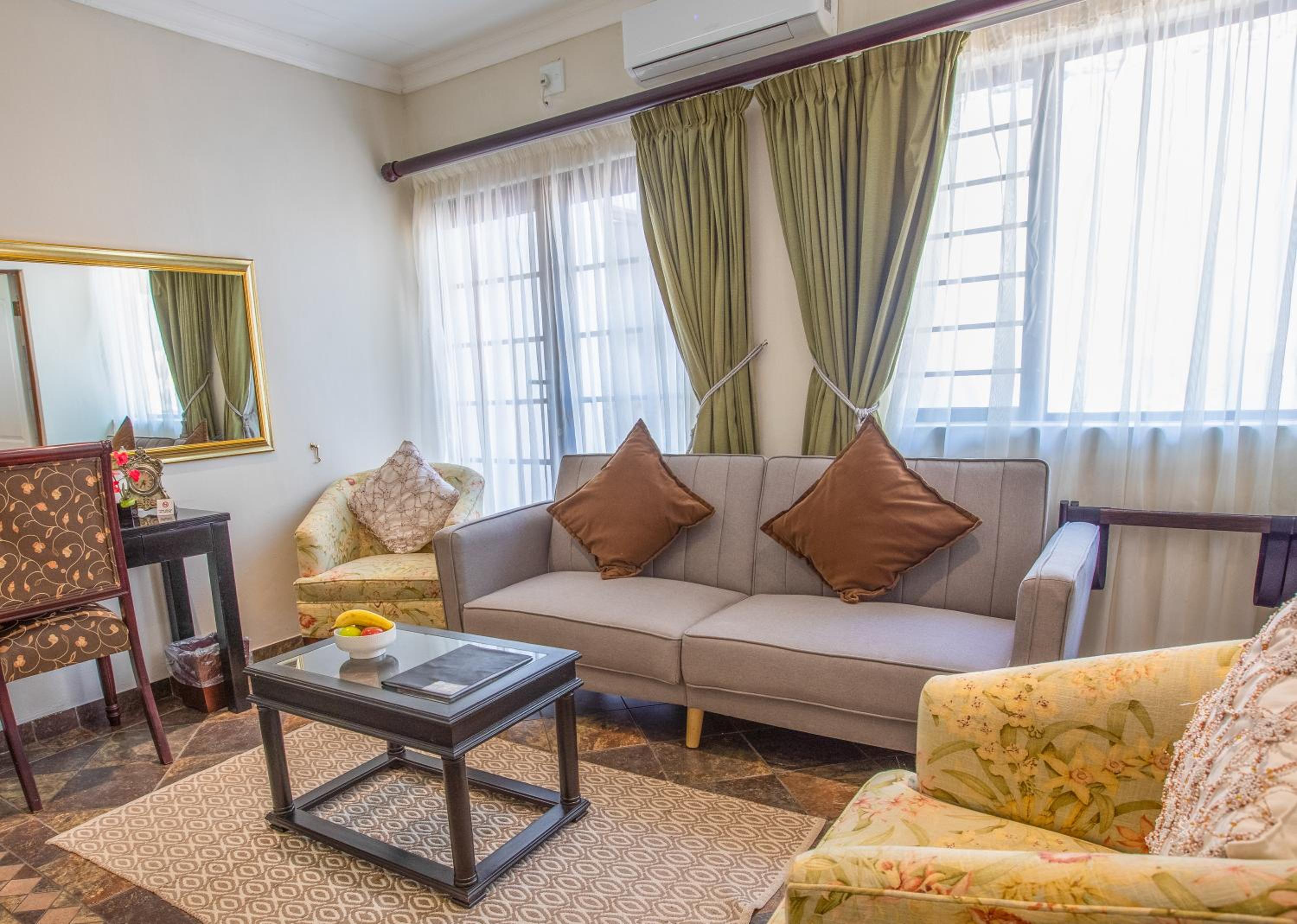 Deluxe Double Room with Patio photo 2