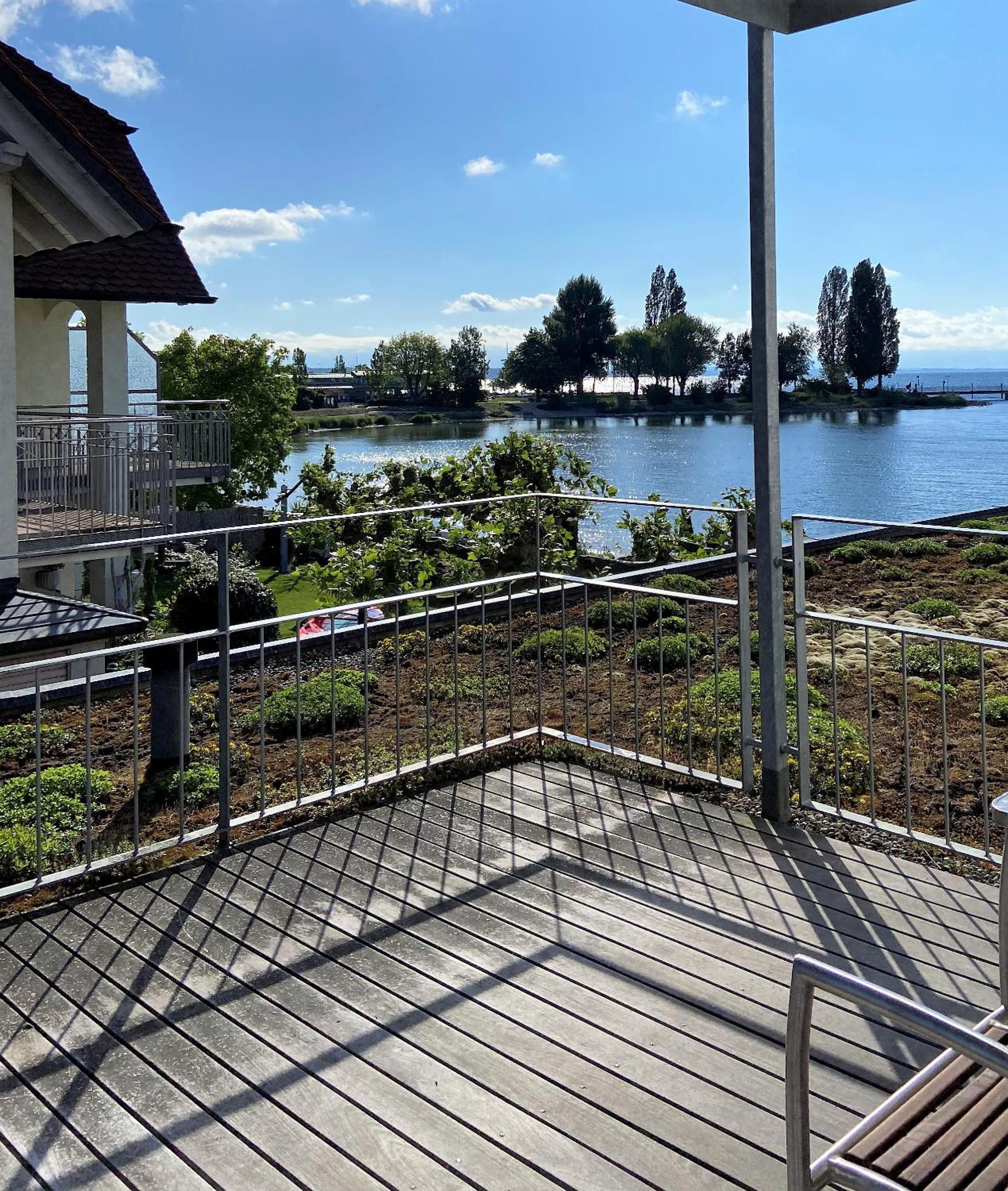 Small Double Room with Partial Lake View photo 2