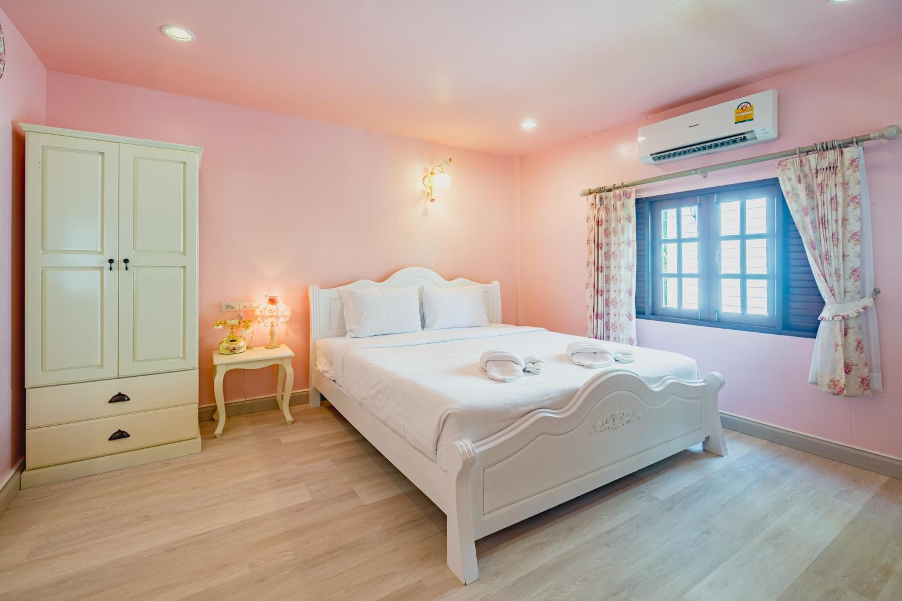 Superior King Room - Photo 1