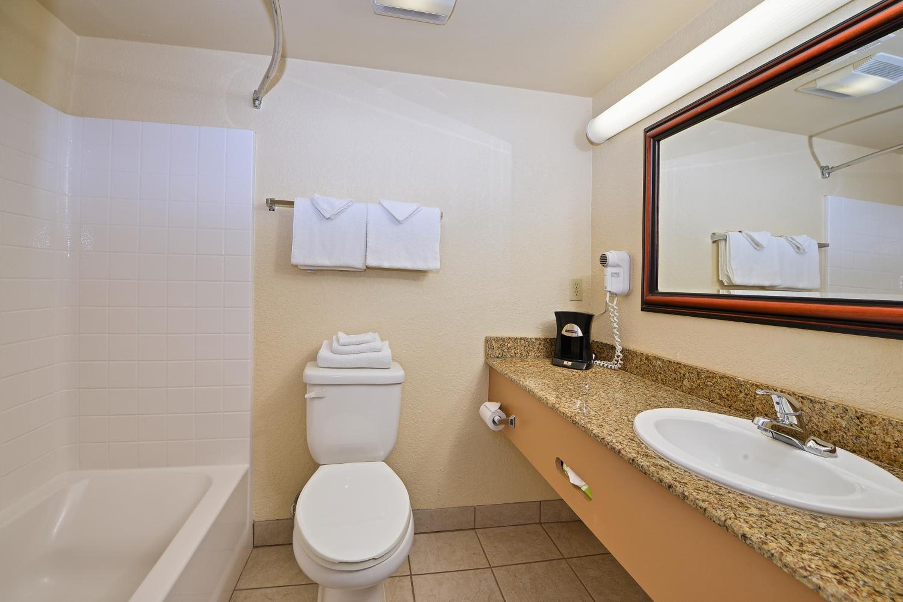 King Room - Non-Smoking - Photo 4