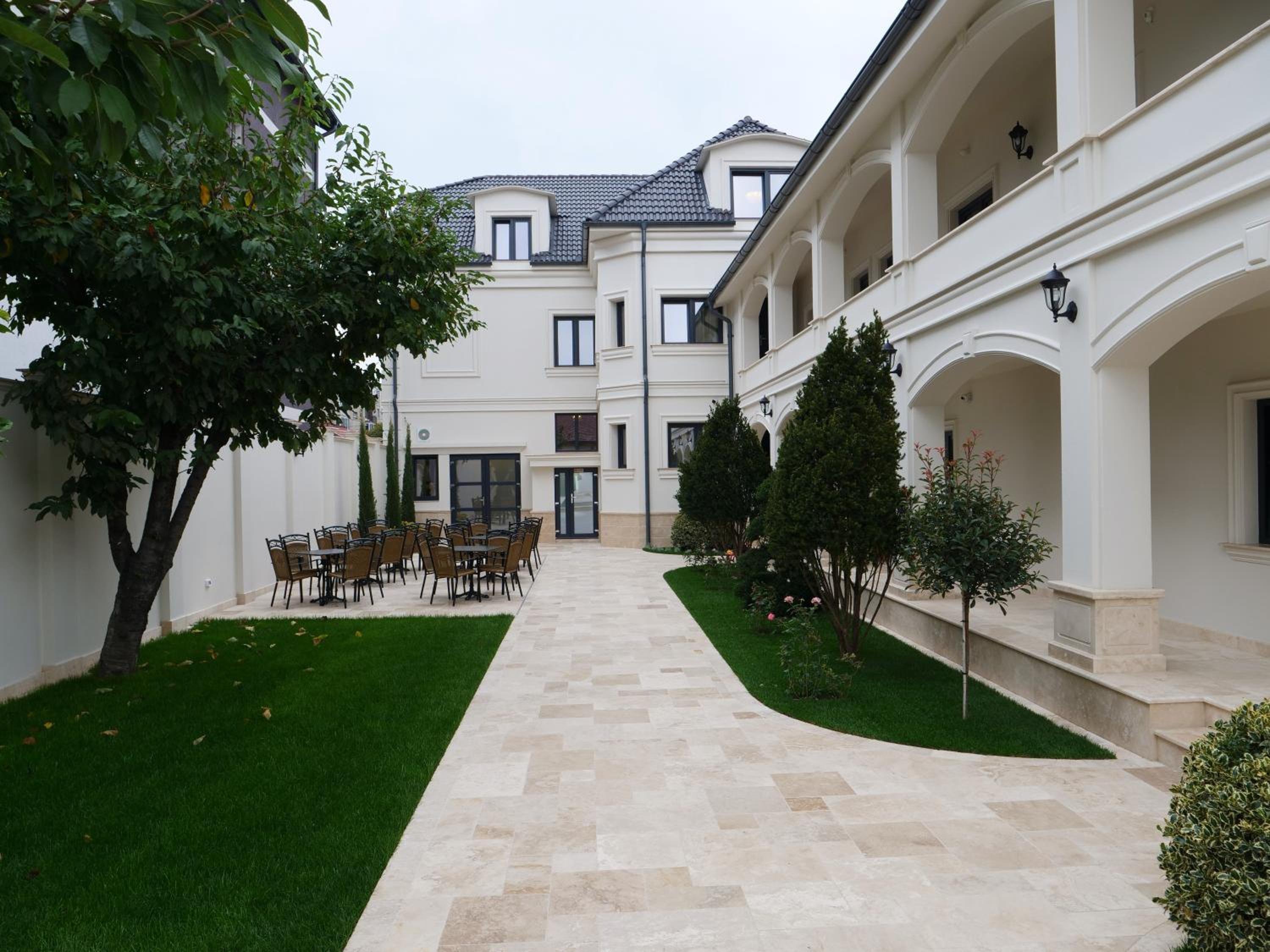 Apartment with Garden View - Photo 12