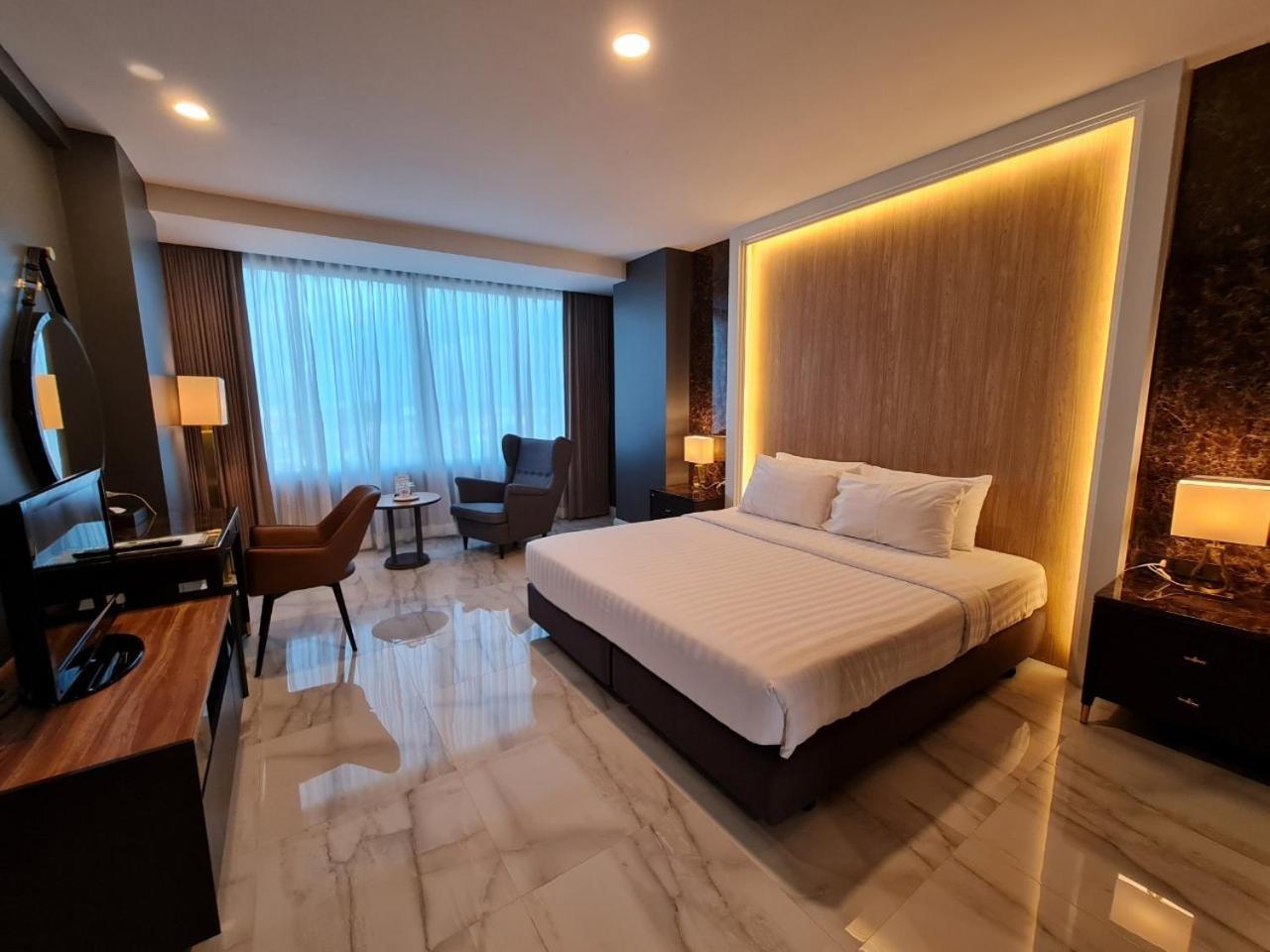Deluxe King Room photo 3
