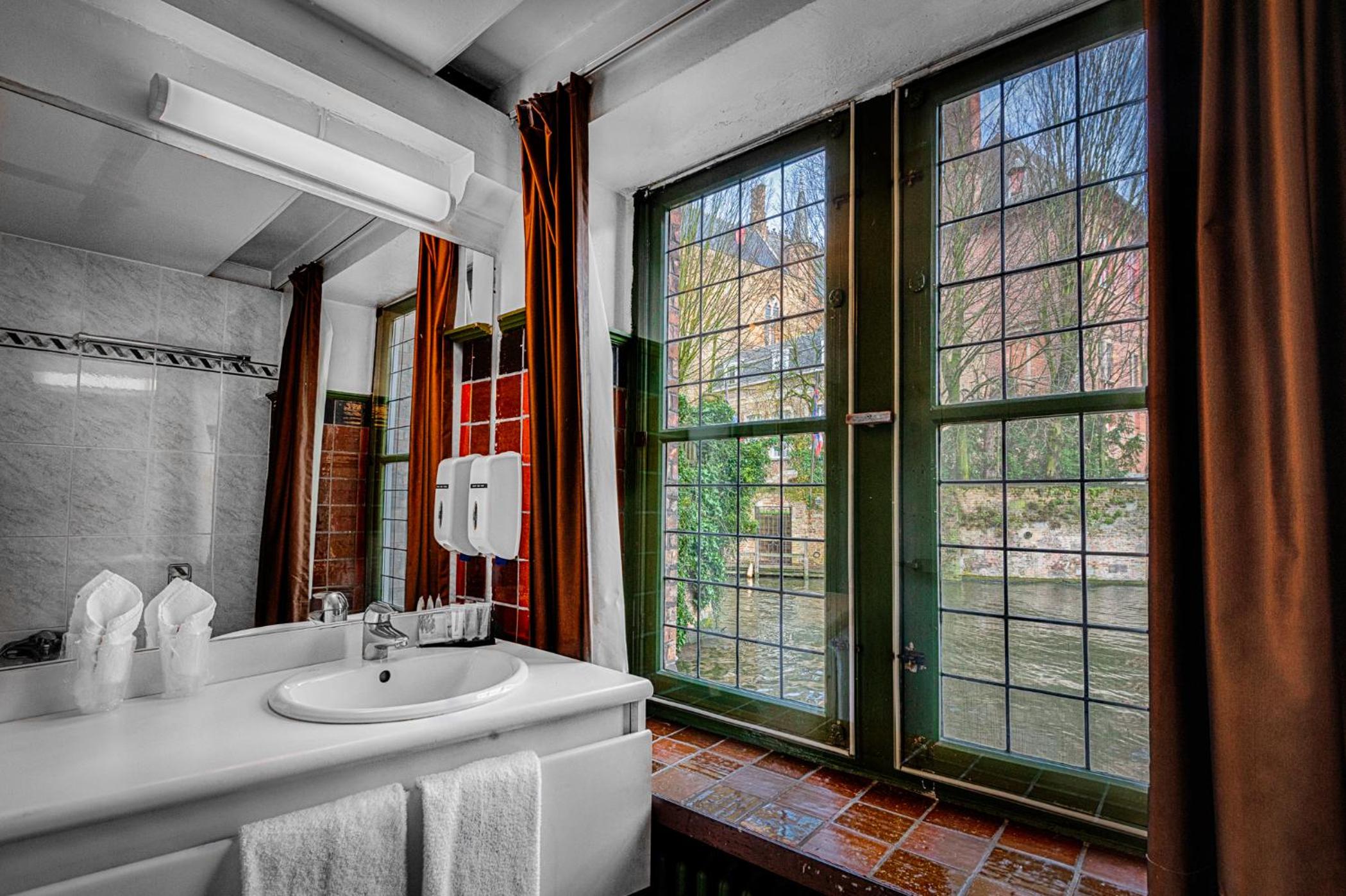 Budget Room with River View - Photo 19
