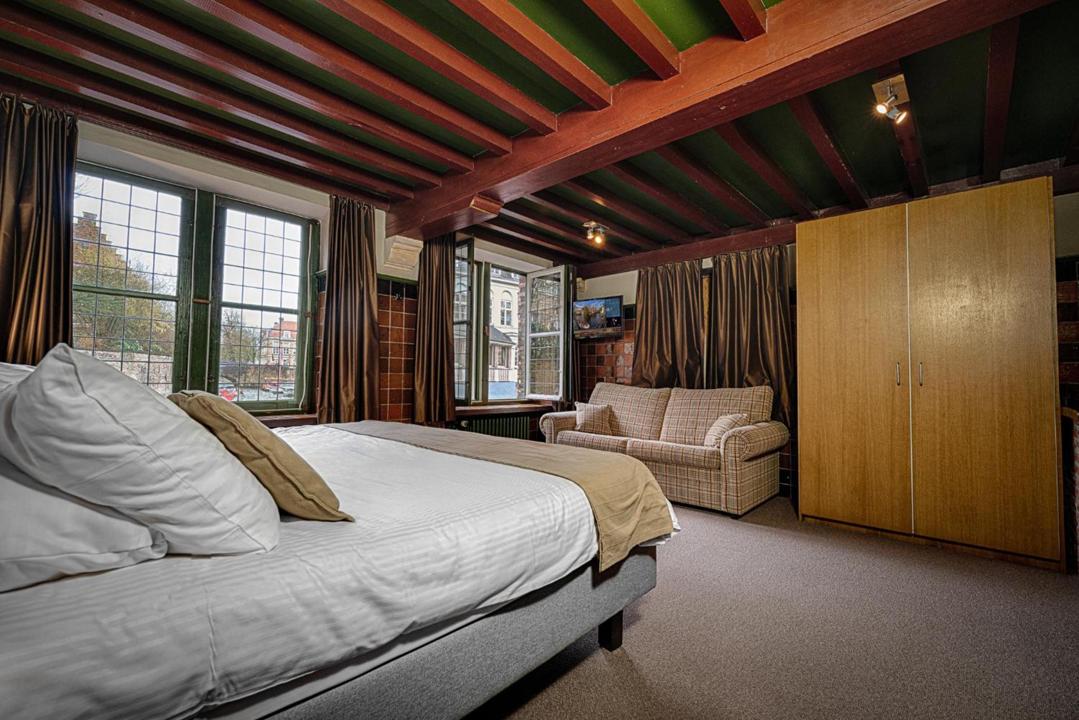 Budget Room with River View - Photo 3