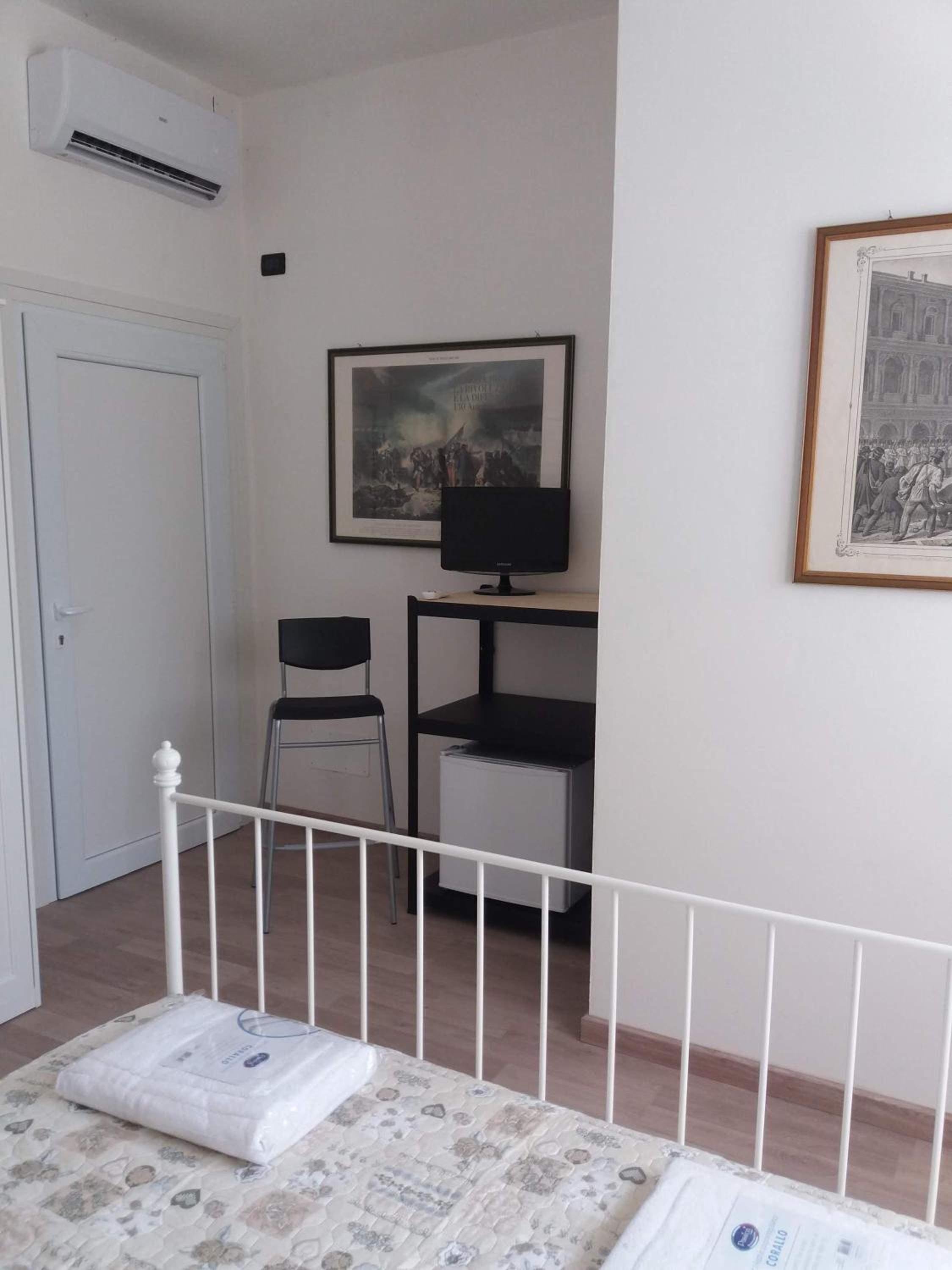 Double Room with Private Bathroom - Photo 4