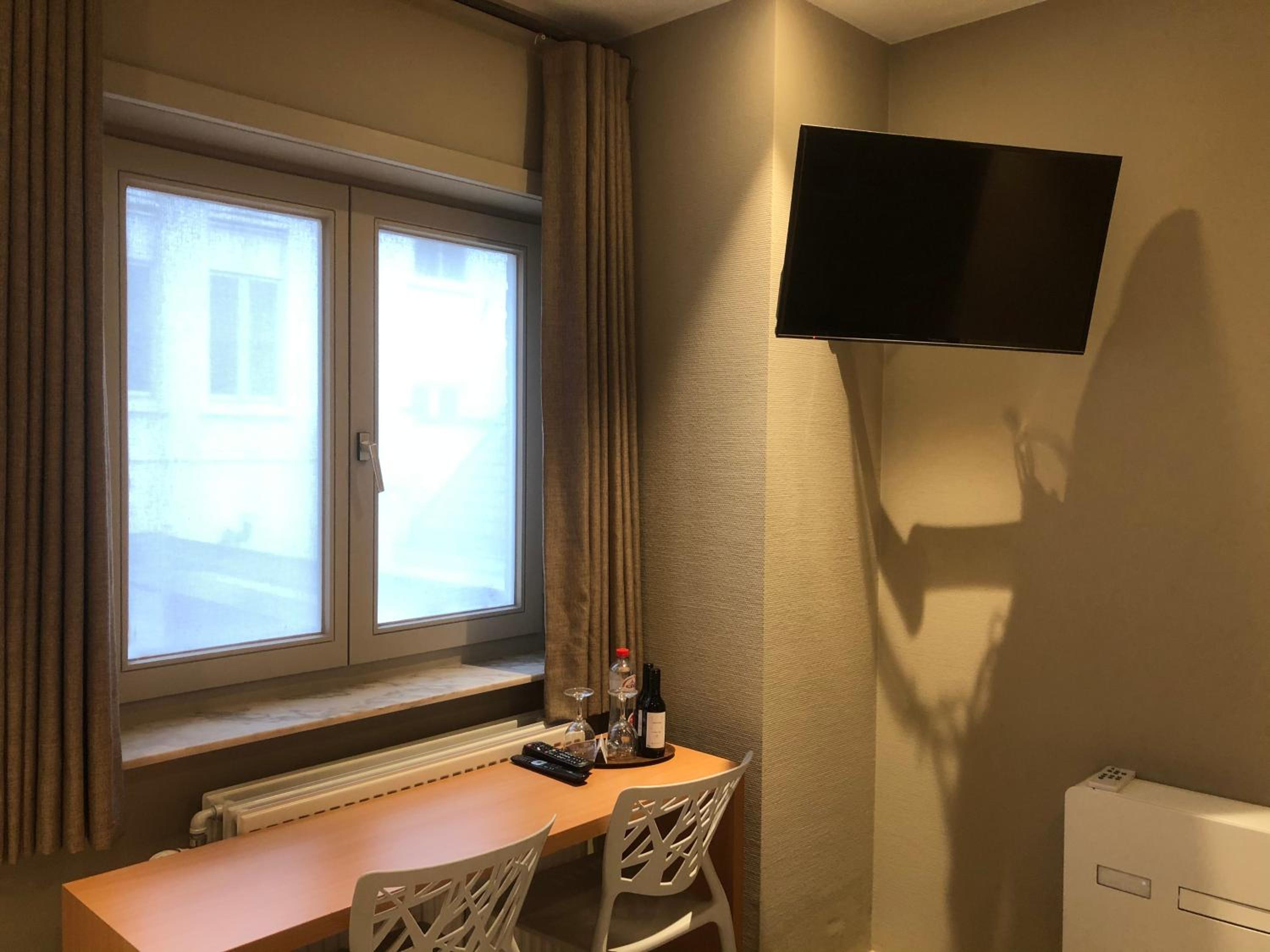 Economy Twin Room - Photo 2