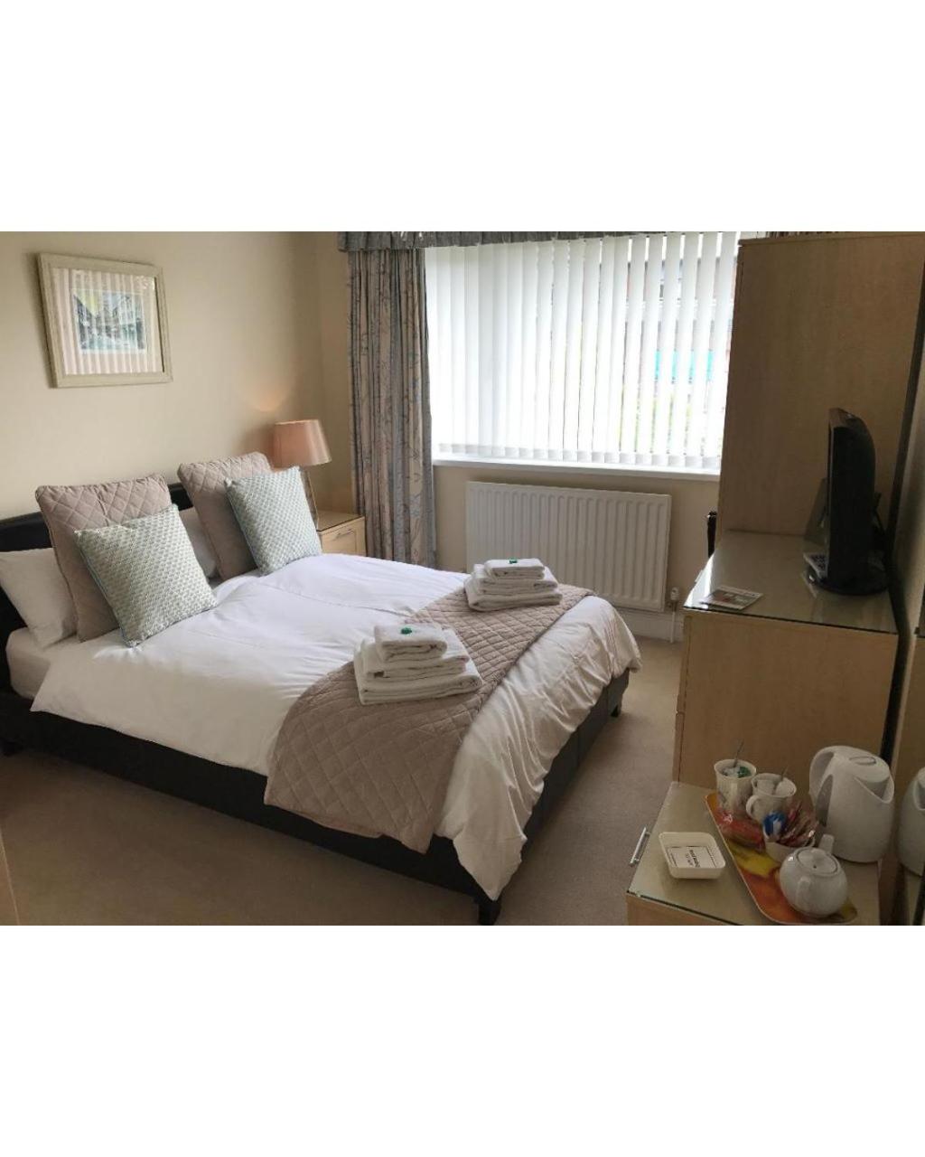 Double Room with Private Bathroom - Photo 10