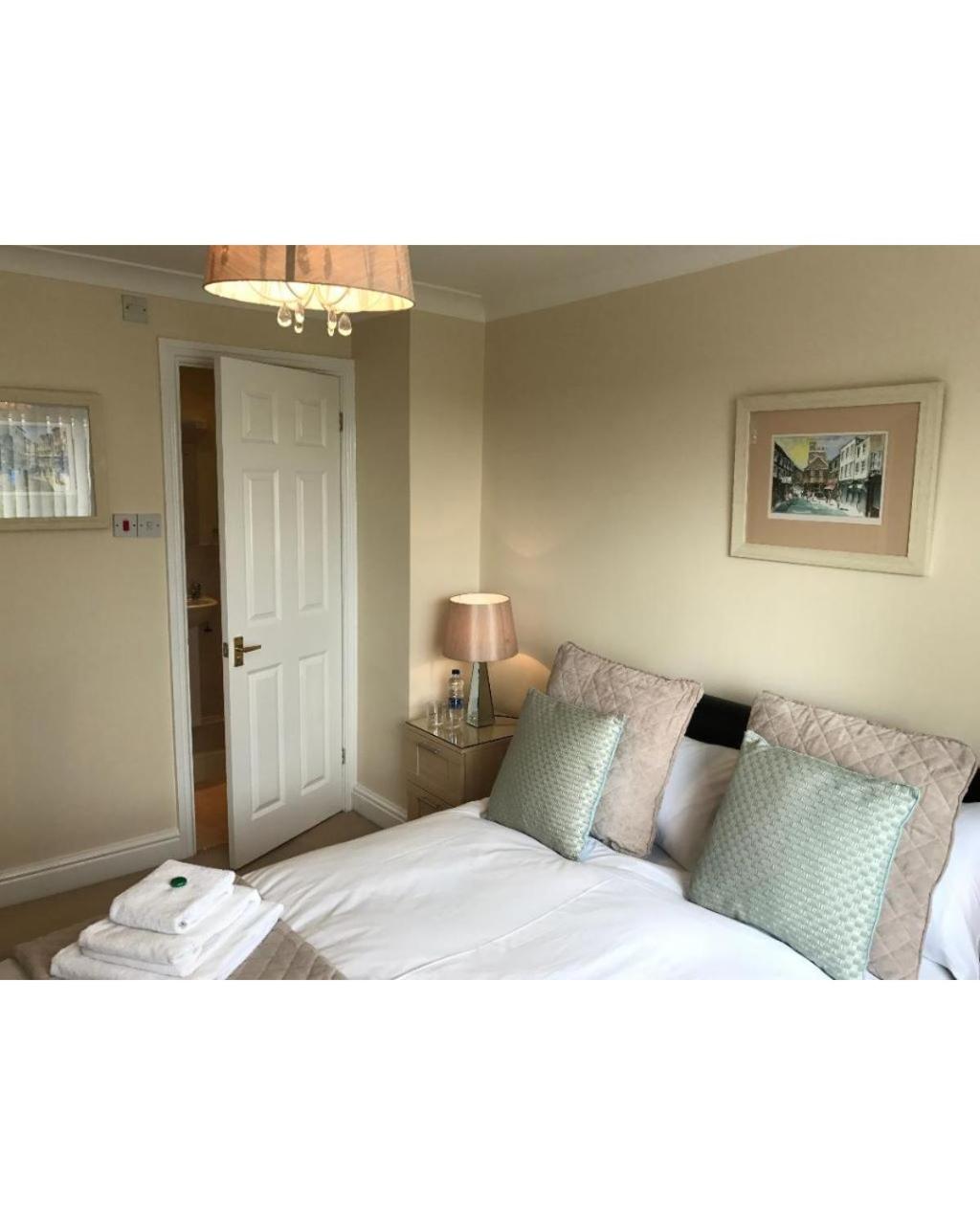 Double Room with Private Bathroom - Photo 2
