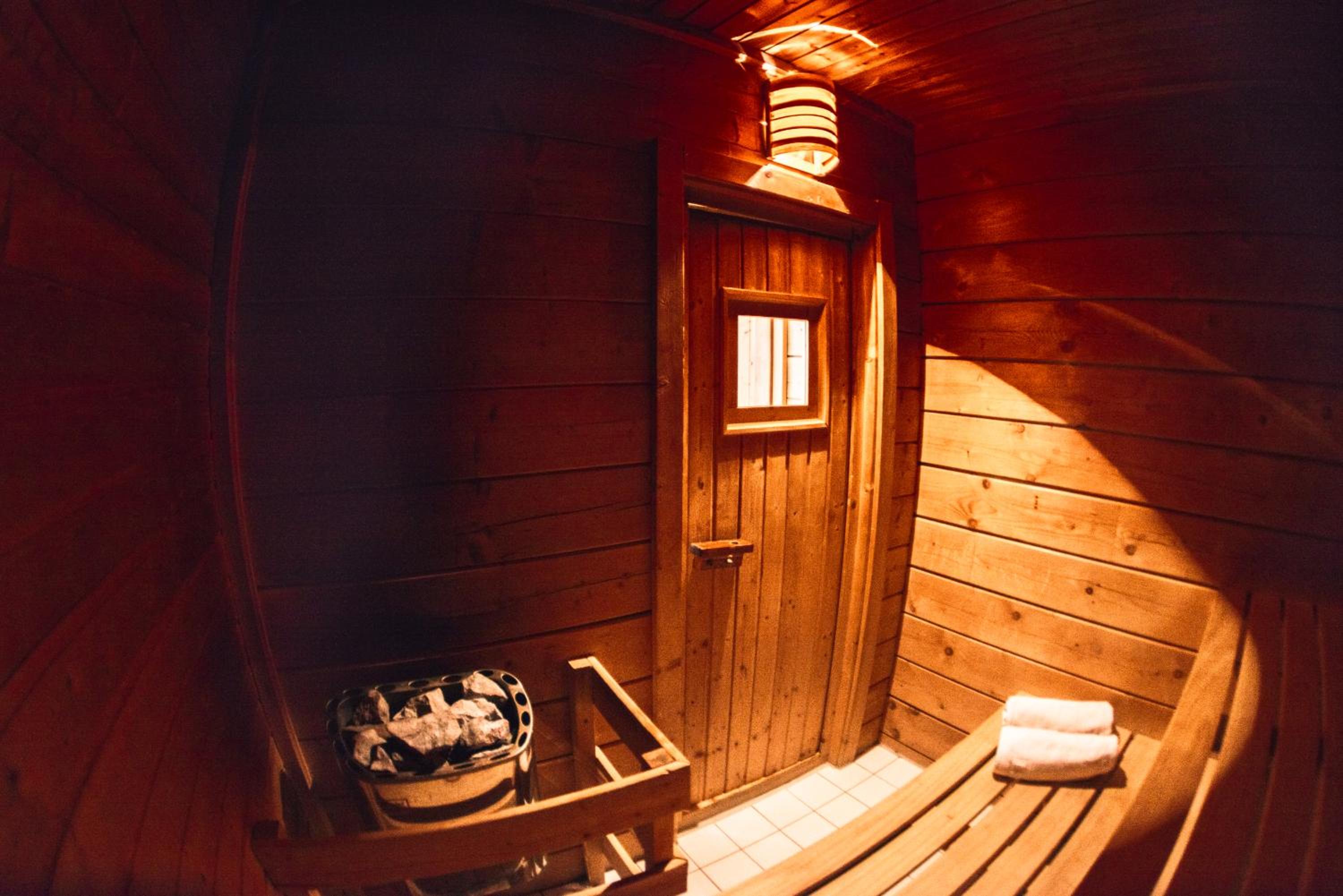 One-Bedroom Chalet with Sauna - Photo 11