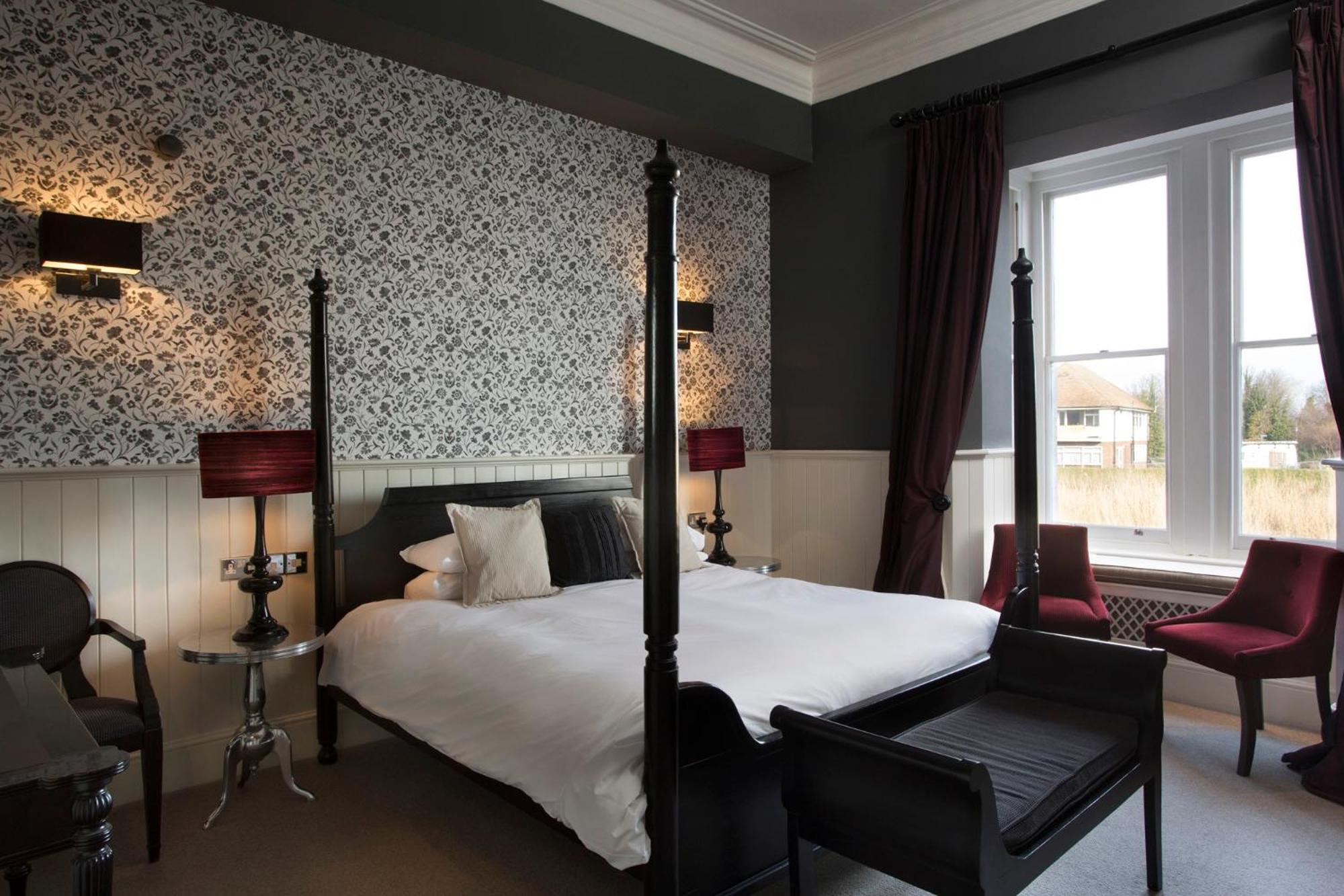 Double Room with River View - Photo 7