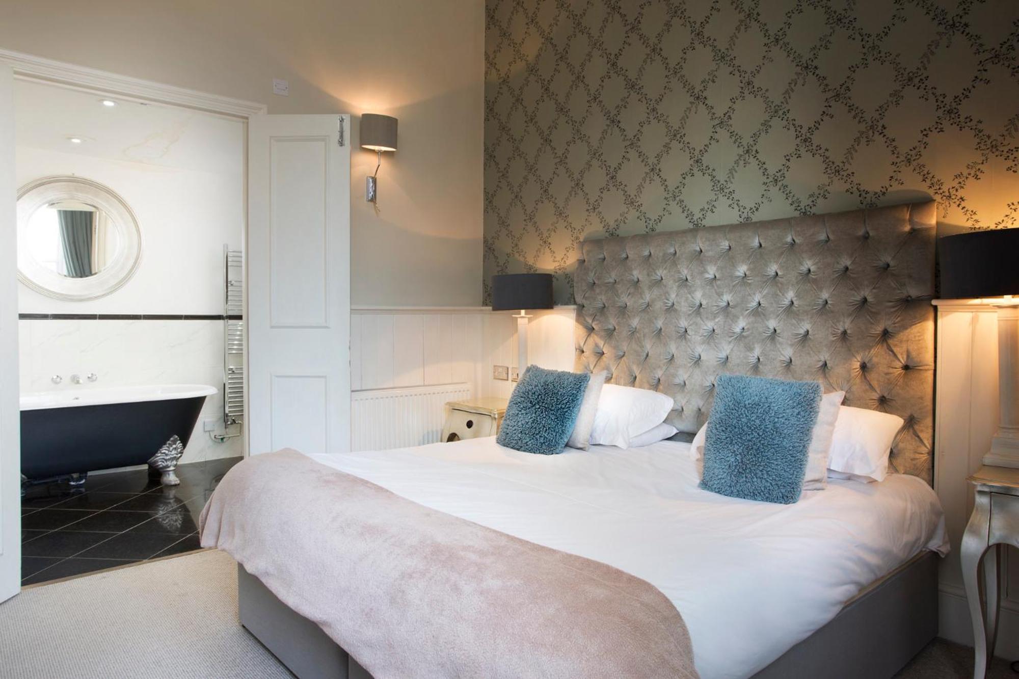 Double Room with River View - Photo 8