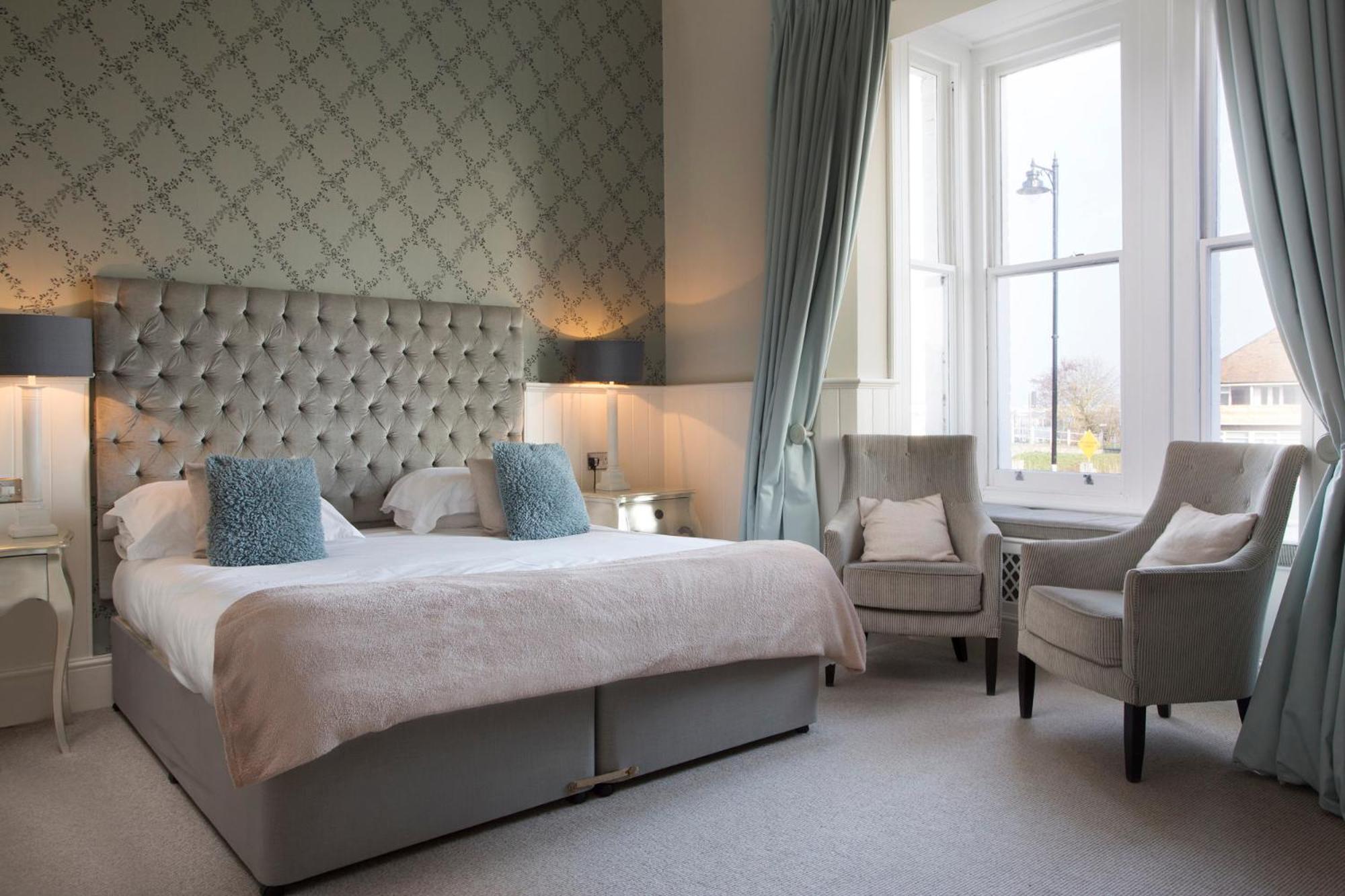 Double Room with River View - Photo 9