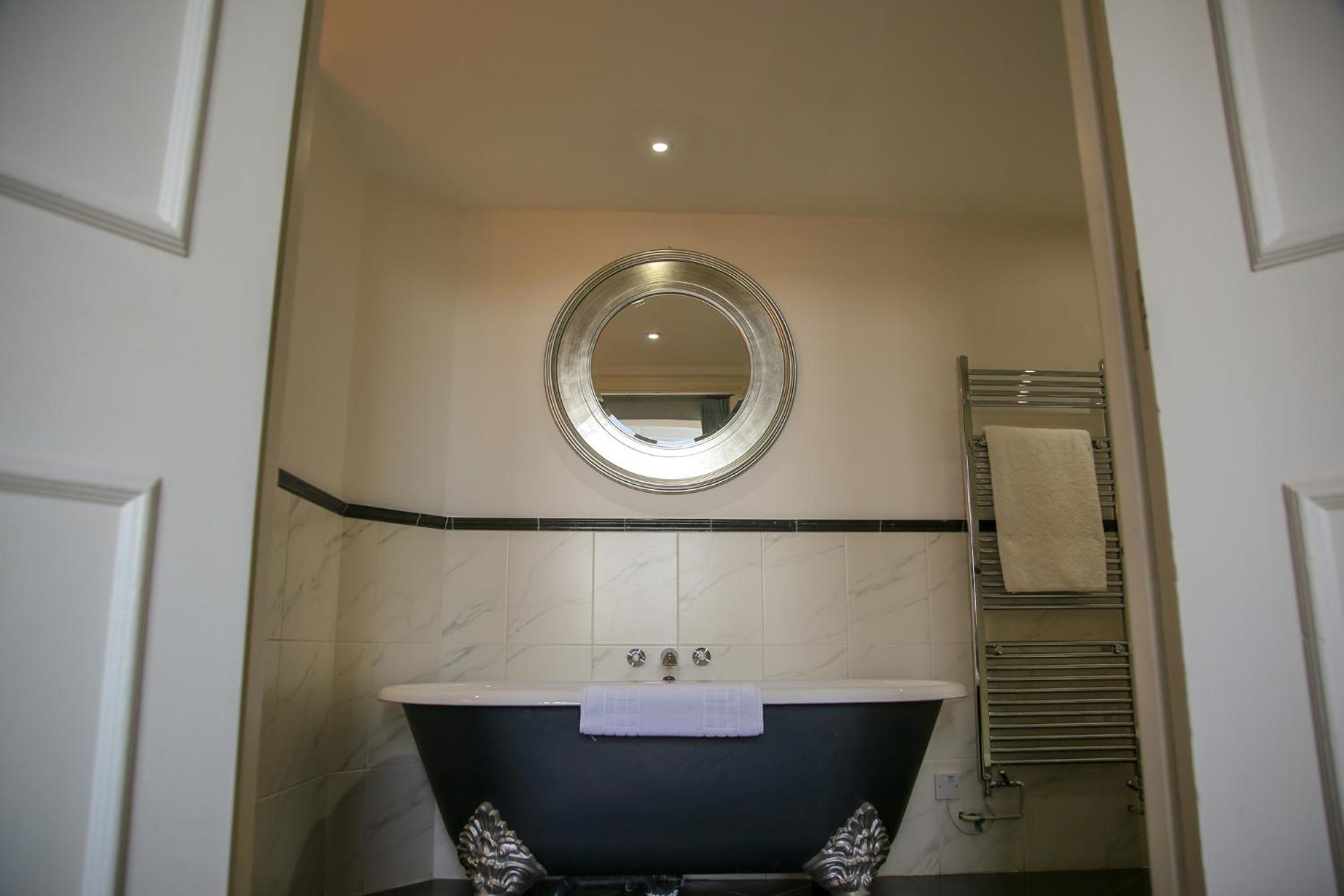 Double Room with River View - Photo 10