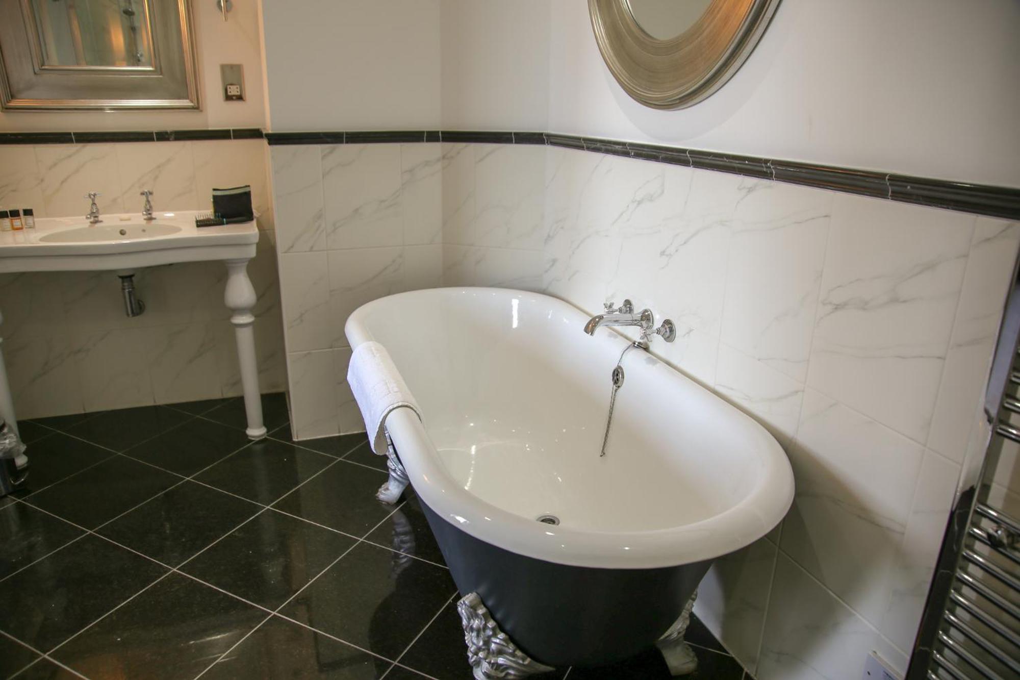 Double Room with River View - Photo 14