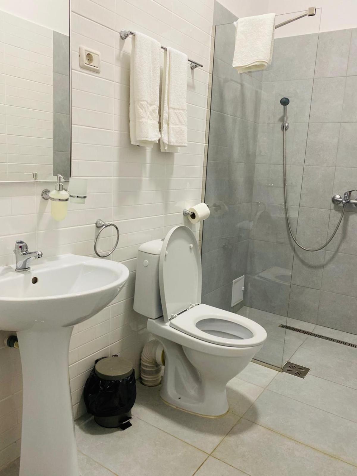 Double Room - Photo 18