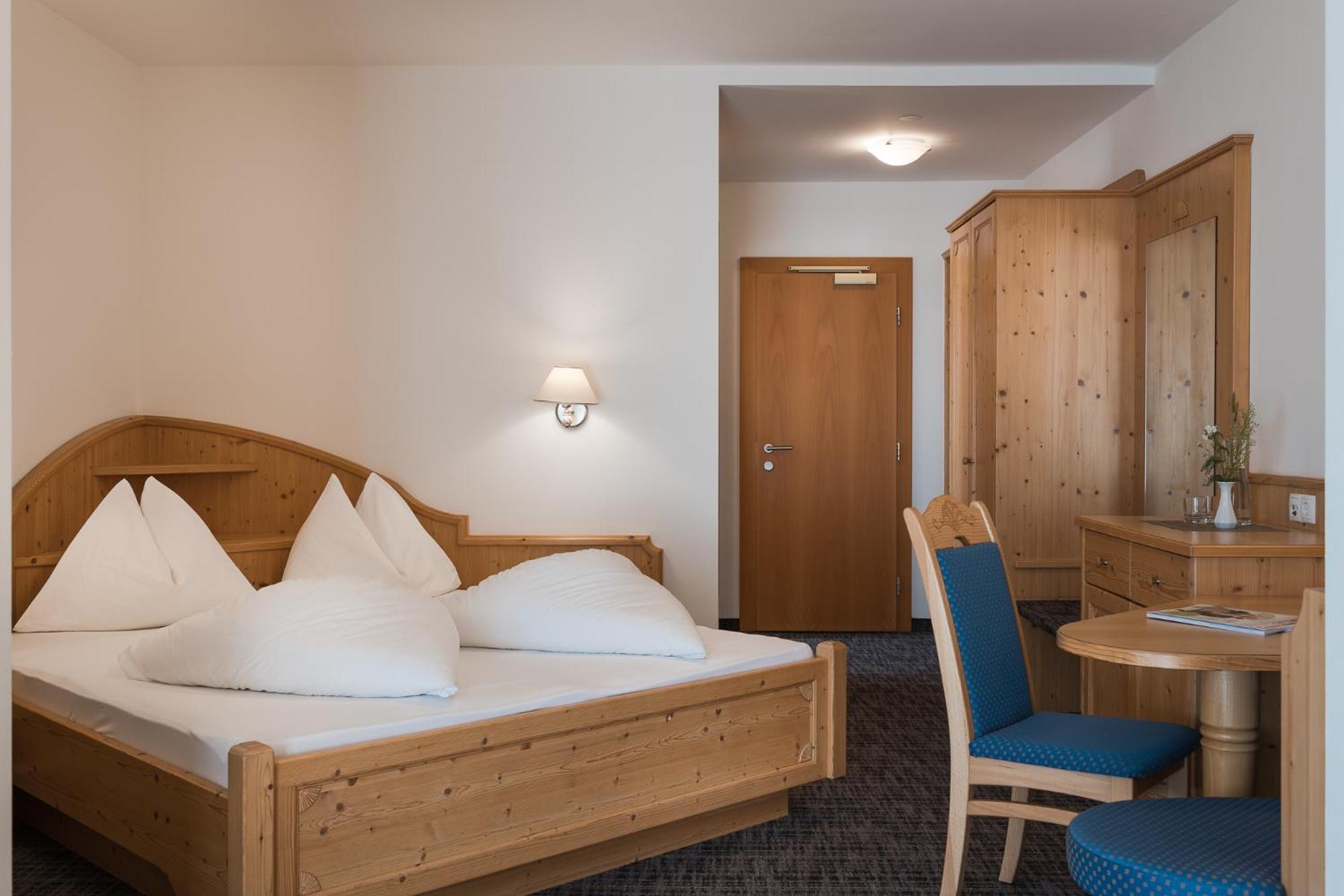 Suite with Balcony - Photo 3