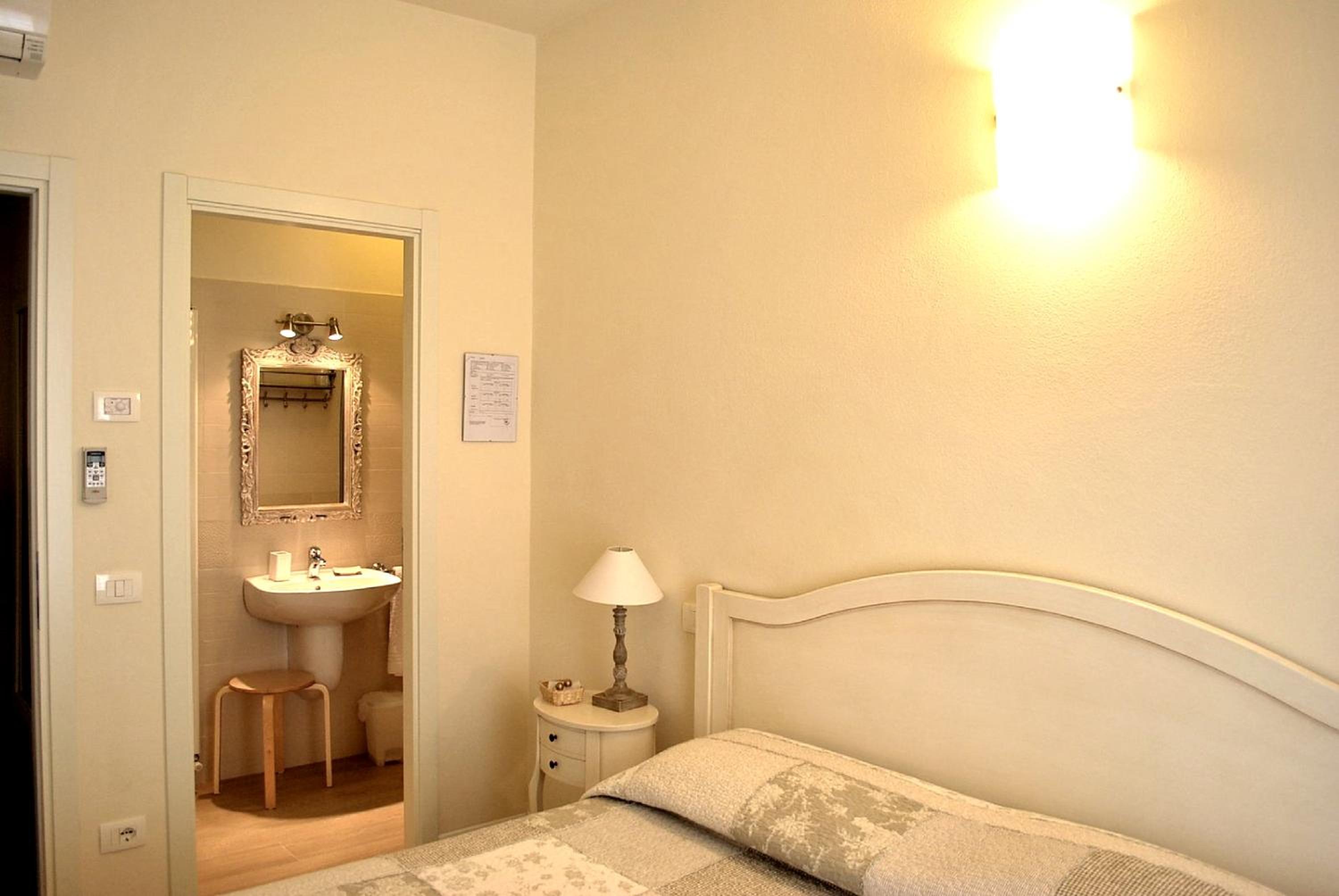 Double or Twin Room with Private Bathroom photo 1